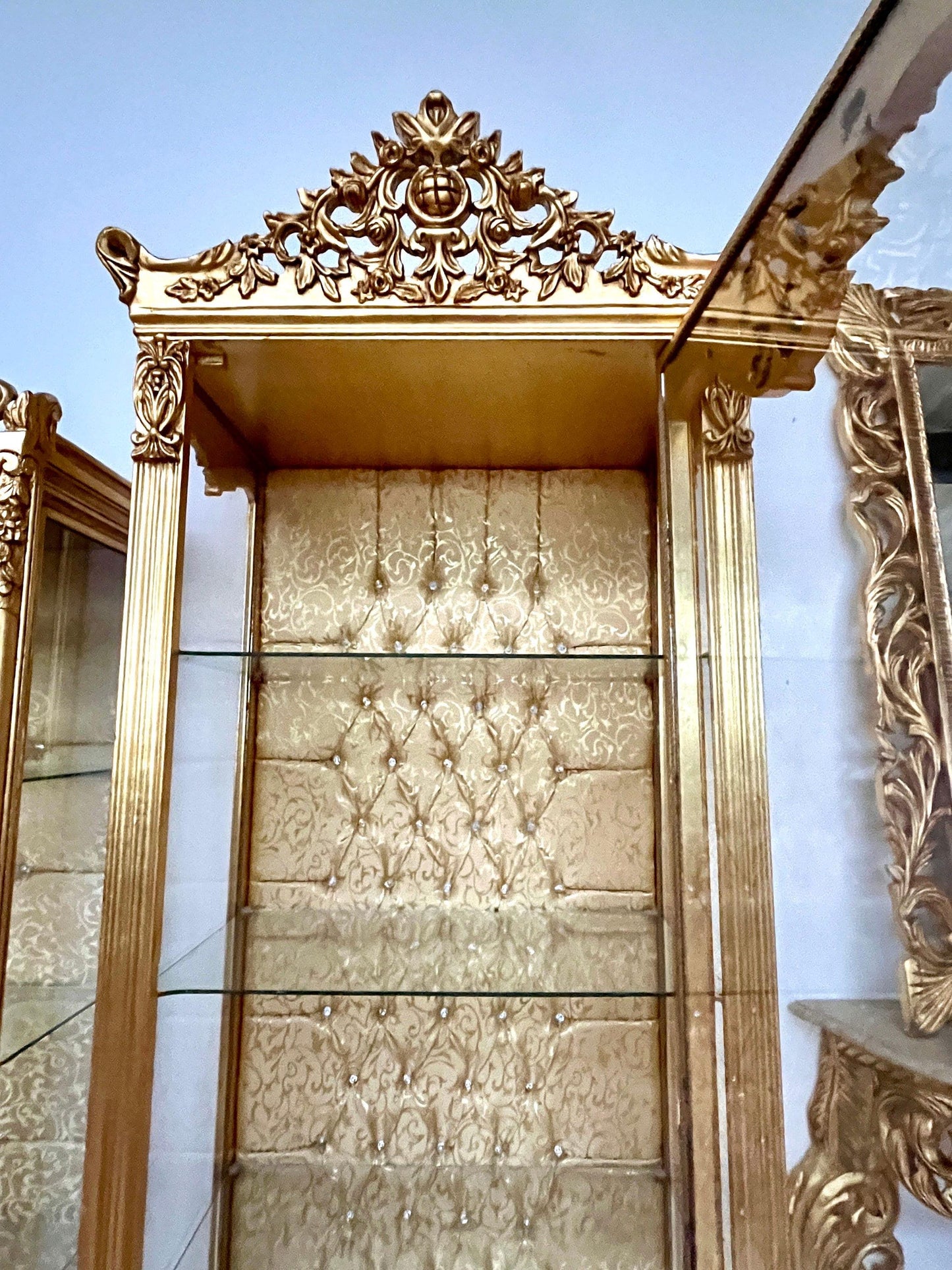 Display Cabinet Royal French Baroque Style Showcase in Reproduction in Gold Finish Antique Style Display Cabinet