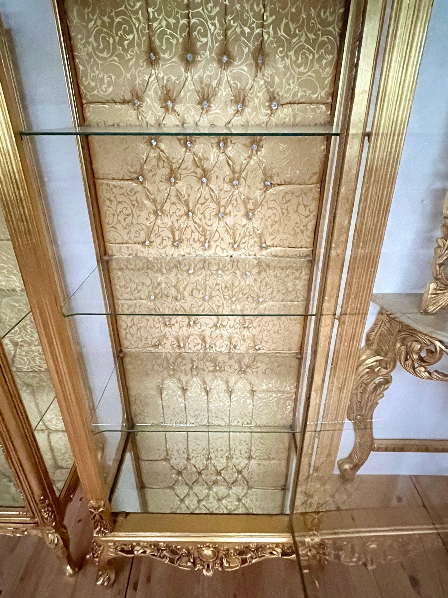 Display Cabinet Royal French Baroque Style Showcase in Reproduction in Gold Finish Antique Style Display Cabinet