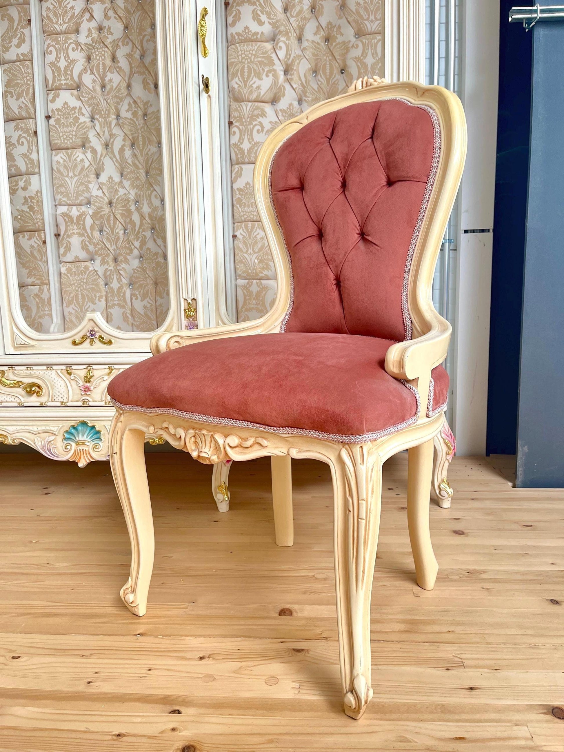 Accent Chair Classic Baroque Style in Beautiful Rose Berry Velvet French Louis Style Chair Beige Wooden Frame for Lounge Room