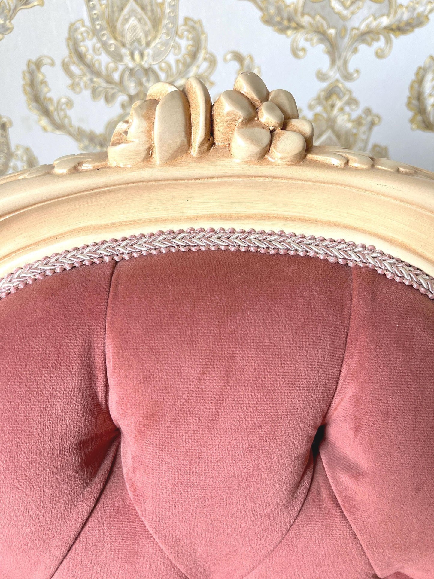 Accent Chair Classic Baroque Style in Beautiful Rose Berry Velvet French Louis Style Chair Beige Wooden Frame for Lounge Room