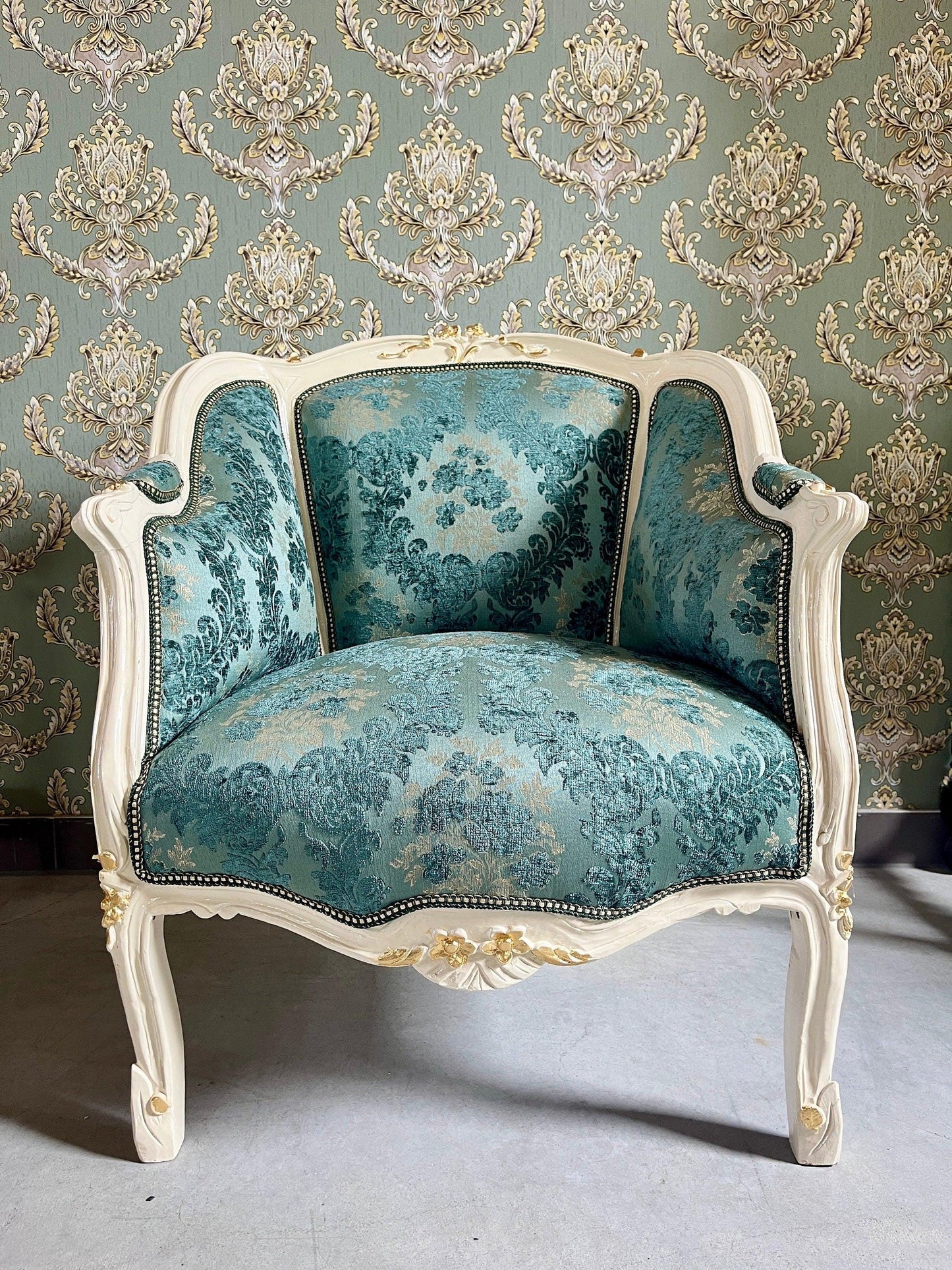 Armchair French Louis Style Shell Shape Chair Nostalgic Baroque Style in Velvet Mint White Frame Lounge Chair for Home Decor