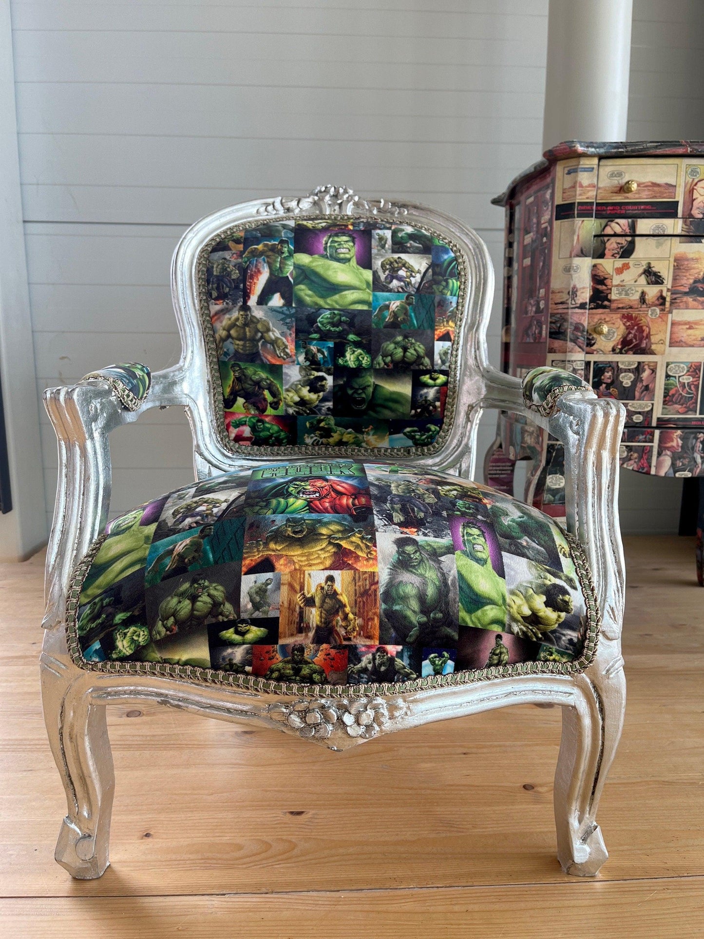 Cute Kid’s Chair French Louis Baroque Style Chair Incredible Hulk Cartoon Print Kids Armchair in Silver Finish