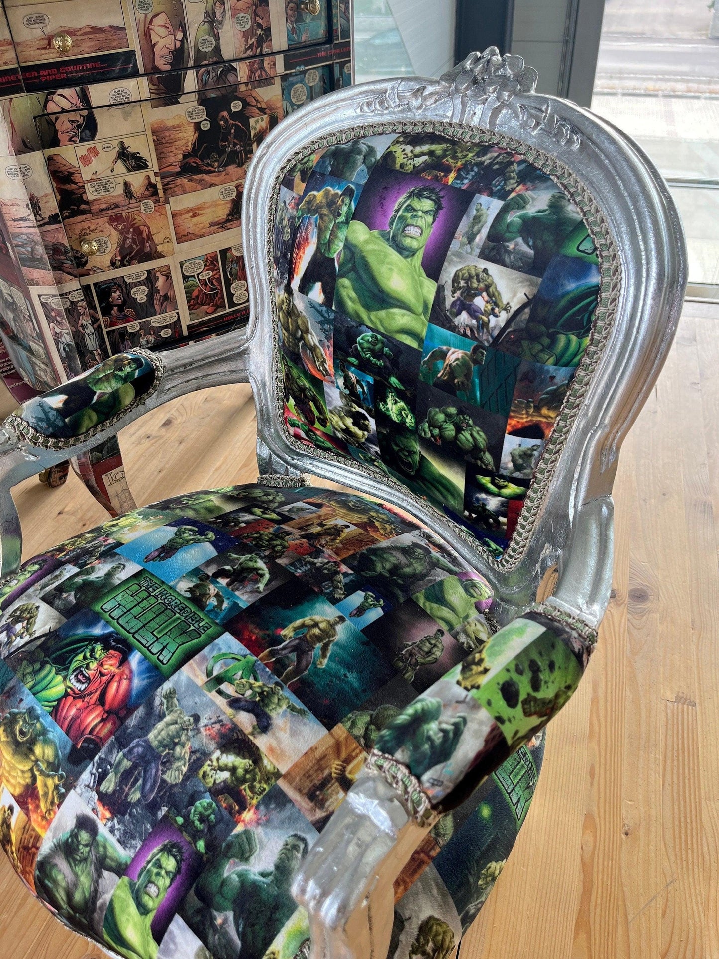 Cute Kid’s Chair French Louis Baroque Style Chair Incredible Hulk Cartoon Print Kids Armchair in Silver Finish