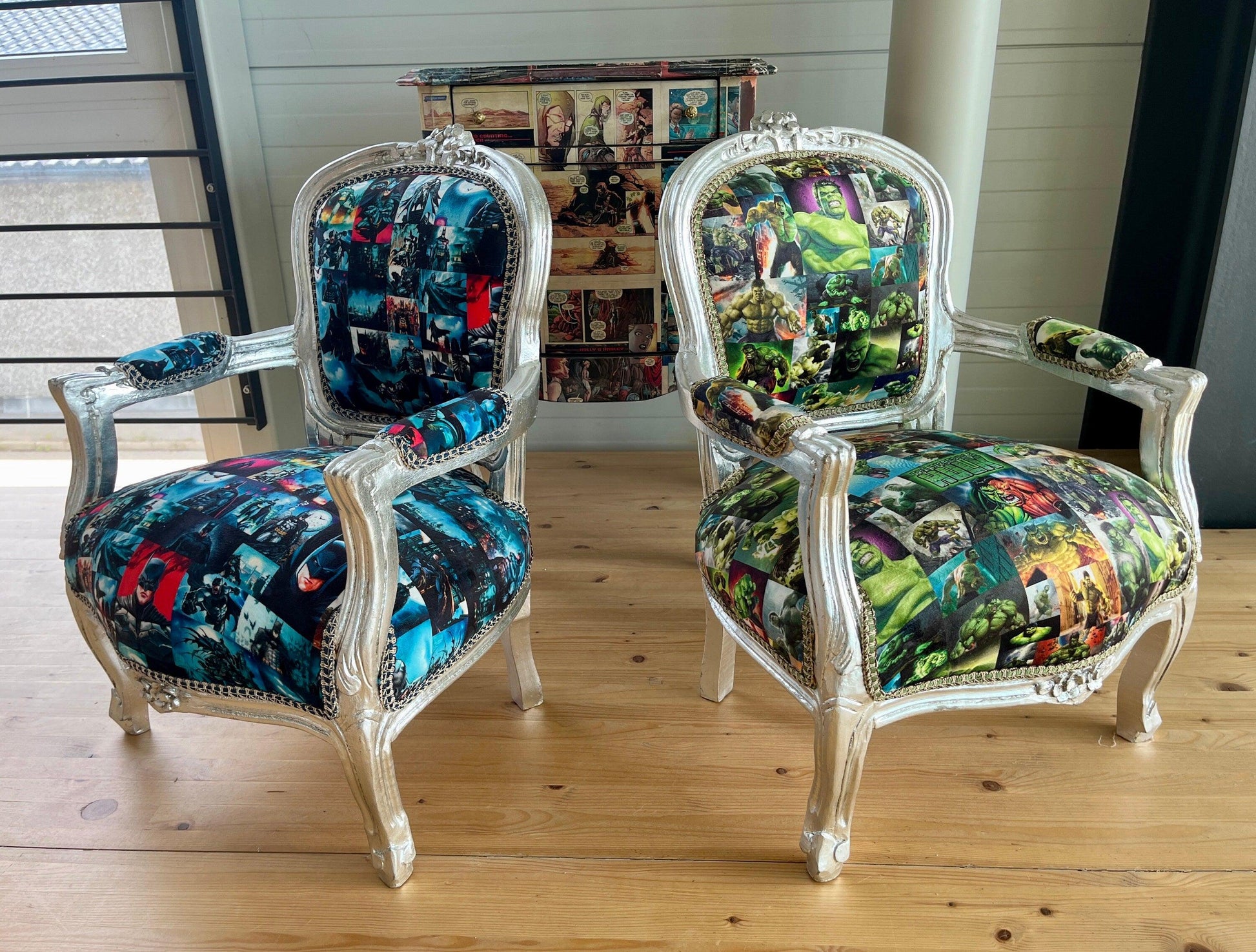 Cute Kid’s Chair French Louis Baroque Style Chair Incredible Hulk Cartoon Print Kids Armchair in Silver Finish