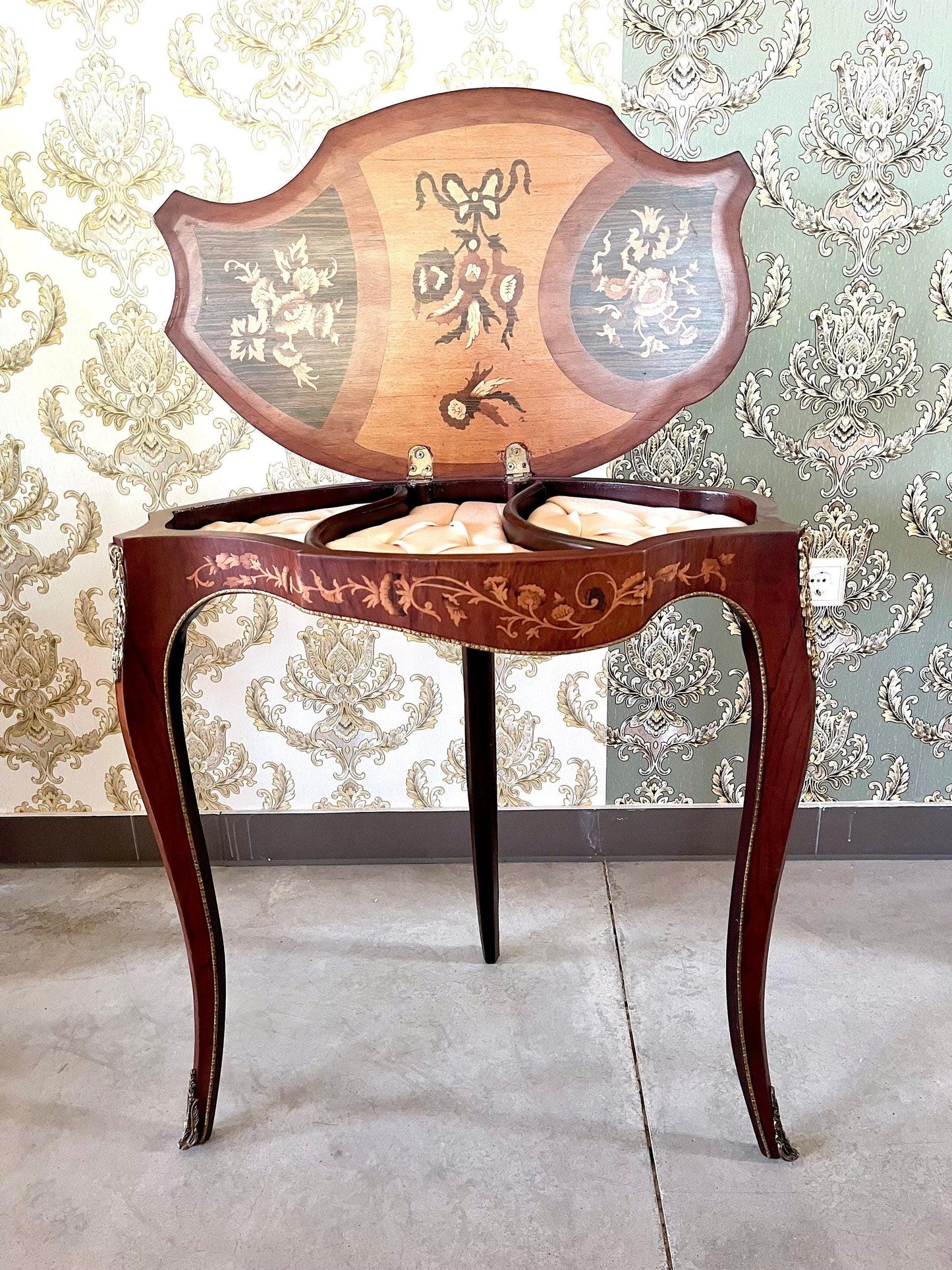 Decorative Table French Antique Look Wooden Desk Retro Baroque Style Niche Table with Cases & Bronze Ornaments for Home Decor-LIMITED ITEM