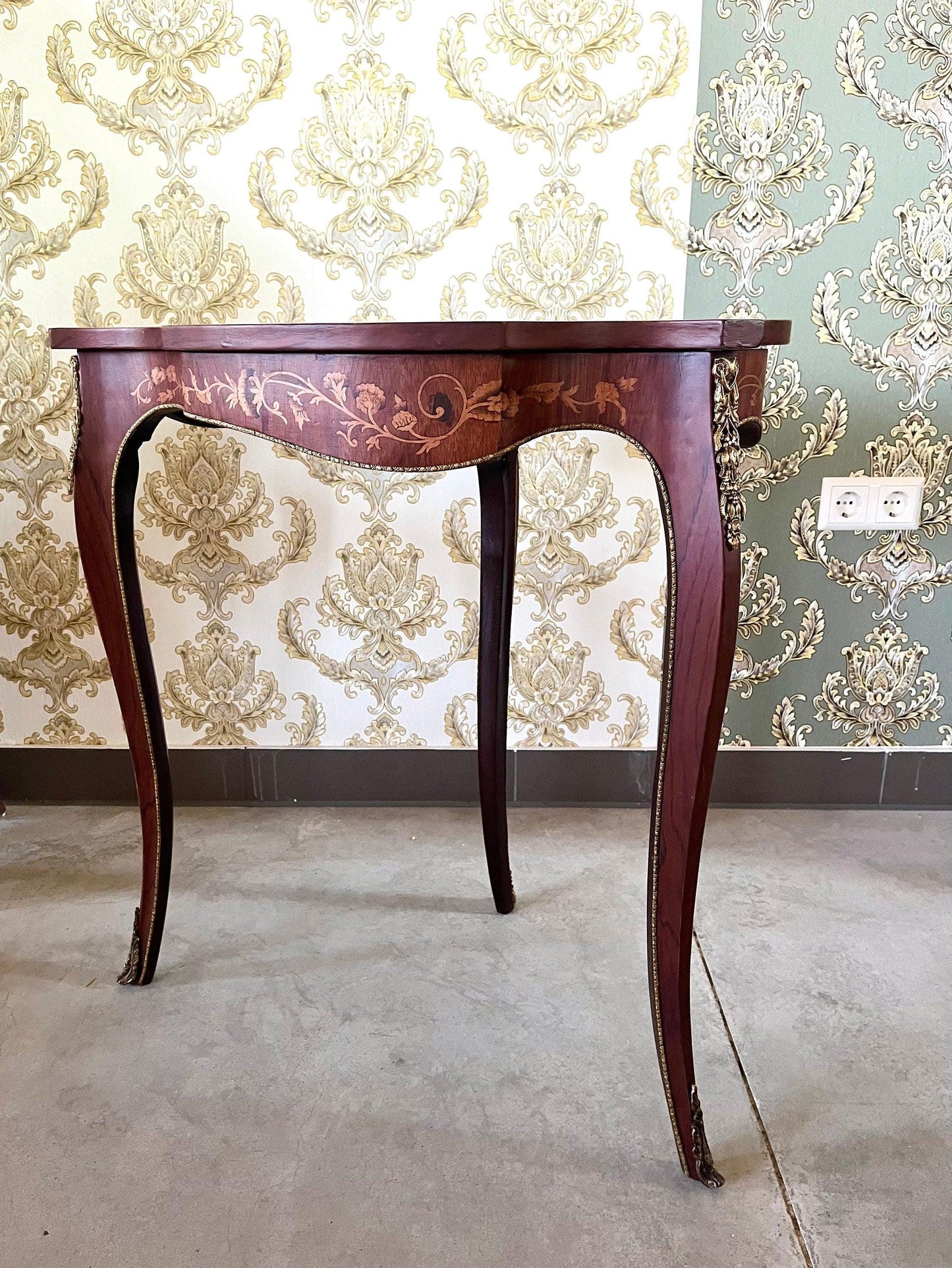 Decorative Table French Antique Look Wooden Desk Retro Baroque Style Niche Table with Cases & Bronze Ornaments for Home Decor-LIMITED ITEM