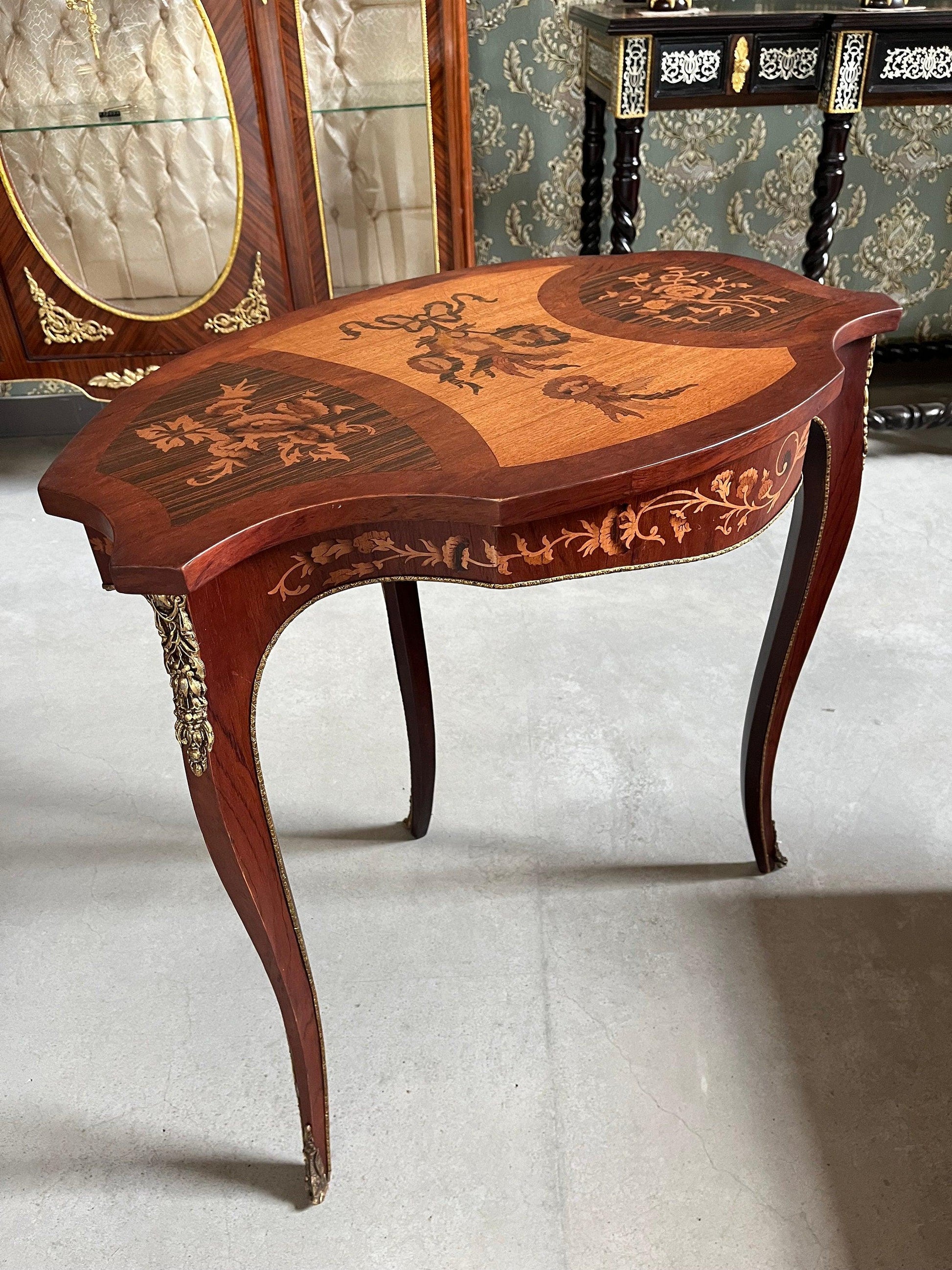 Decorative Table French Antique Look Wooden Desk Retro Baroque Style Niche Table with Cases & Bronze Ornaments for Home Decor-LIMITED ITEM
