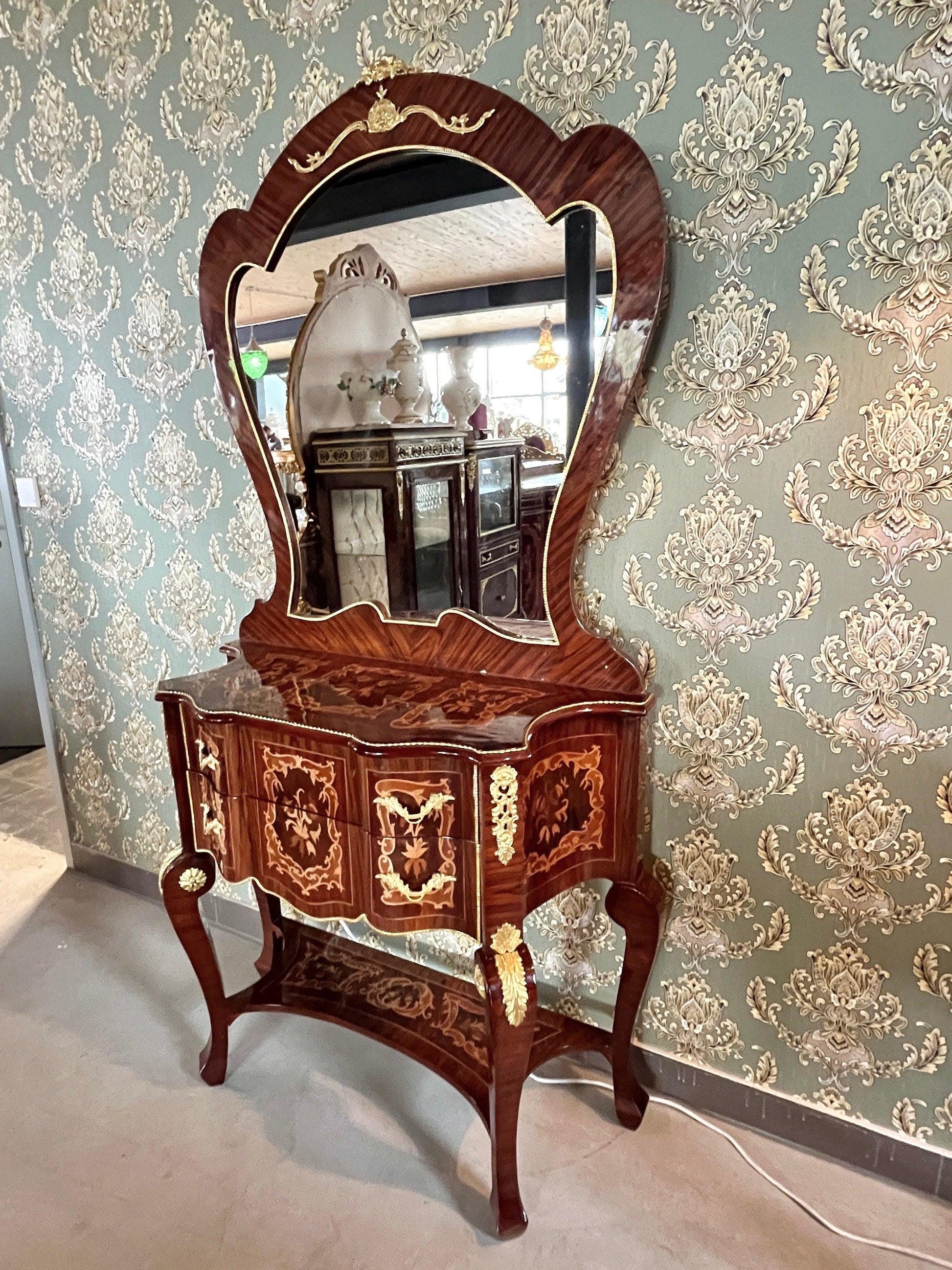 Mirror Table Console in Nostalgic Antique Style Wooden Table Mirror Console in Retro Baroque Style in Brown