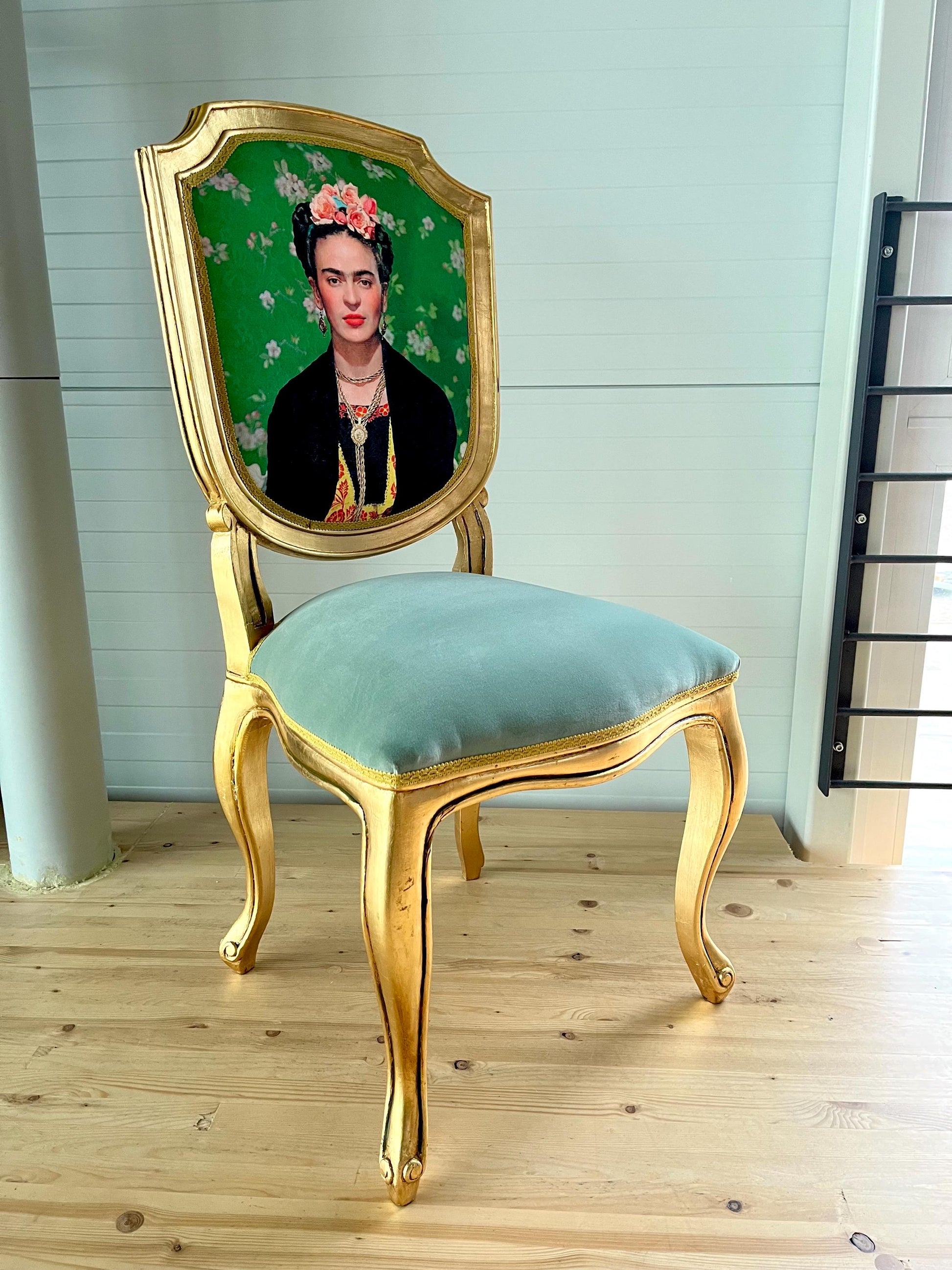 Accent Chair Retro Baroque Rococo Style Wooden Chair in Floral Frida K. Print Gold Finish for Home Dining