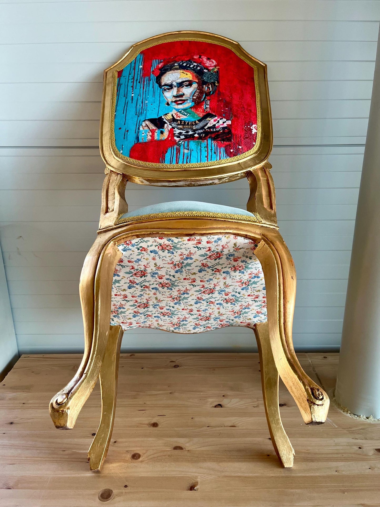 Accent Chair Retro Baroque Rococo Style Wooden Chair in Floral Frida K. Print Gold Finish for Home Dining