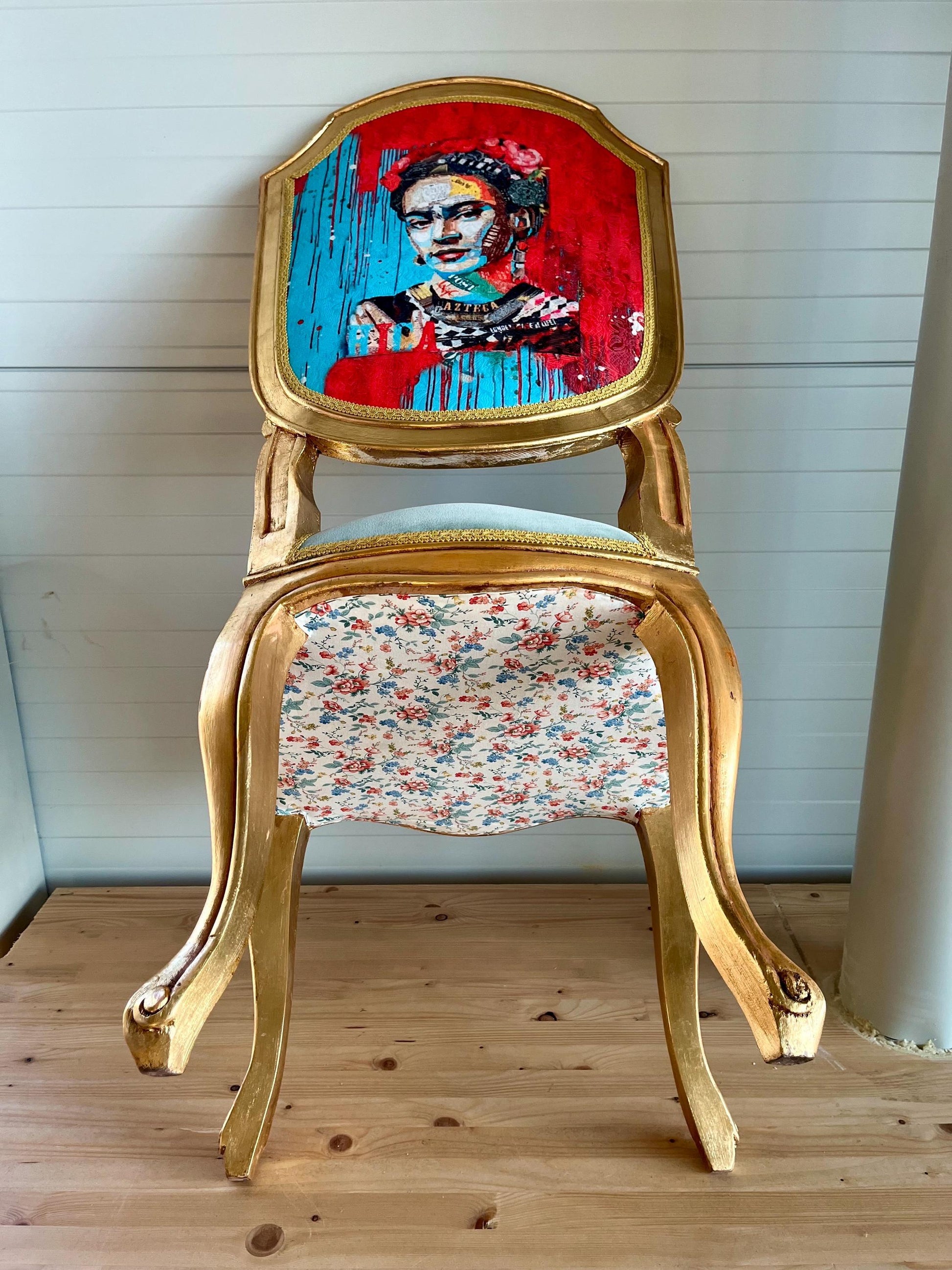 Accent Chair Retro Baroque Rococo Style Wooden Chair in Floral Frida K. Print Gold Finish for Home Dining