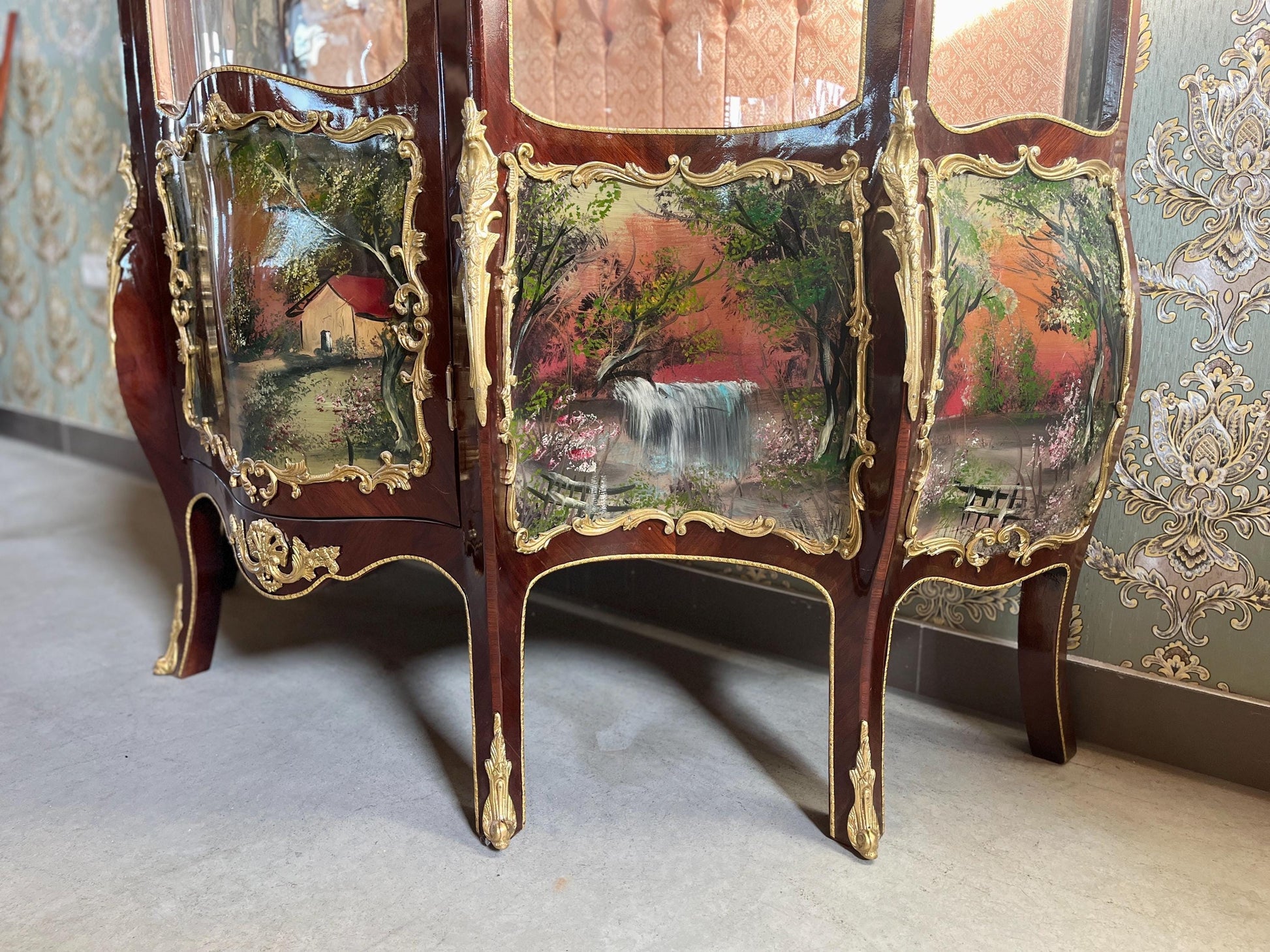 Vitrine Retro Baroque Style Display Cabinet Antique Style Showcase in Handpainted Oil Painting at Front for Home Decor- LIMITED EDITION