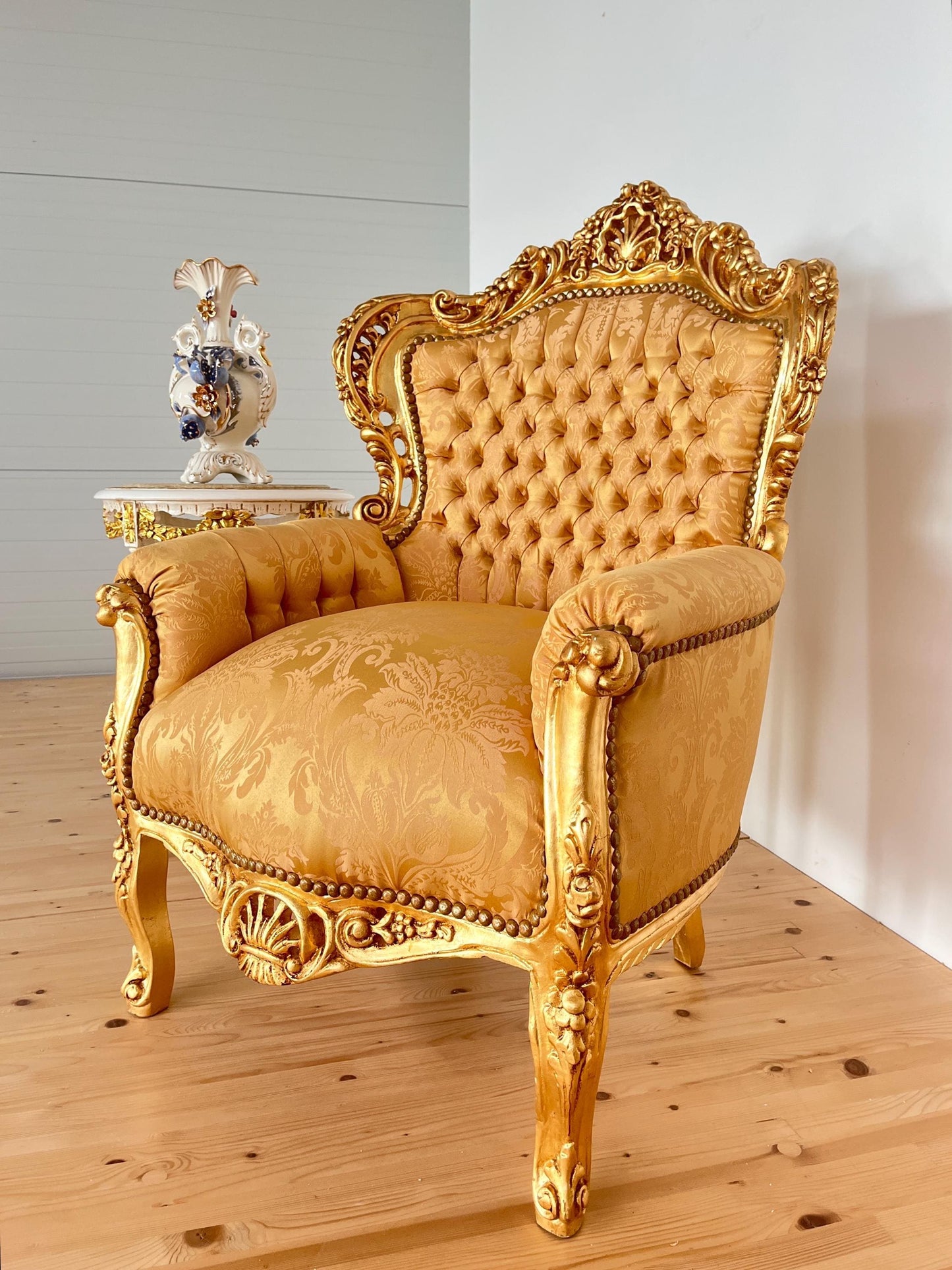 Armchair Gold French Louis XV Retro Baroque Rococo Style Sofa Chair in Gold Finish for Home Decor