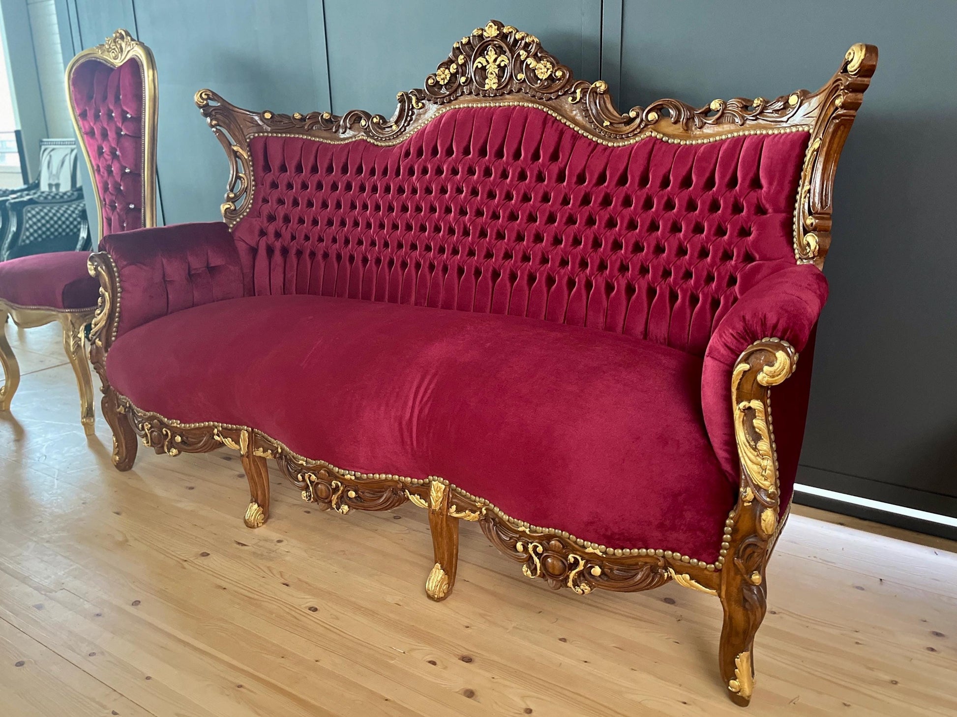 Lounge Sofa Red Velvet Antique Baroque Style 3-Seater Couch in Xmas Red Velvet French Style Home Decor Gift for Holiday LIMITED EDITION