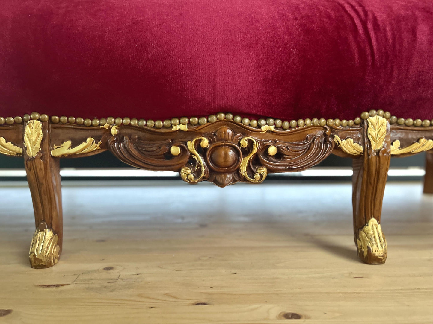 Lounge Sofa Red Velvet Antique Baroque Style 3-Seater Couch in Xmas Red Velvet French Style Home Decor Gift for Holiday LIMITED EDITION