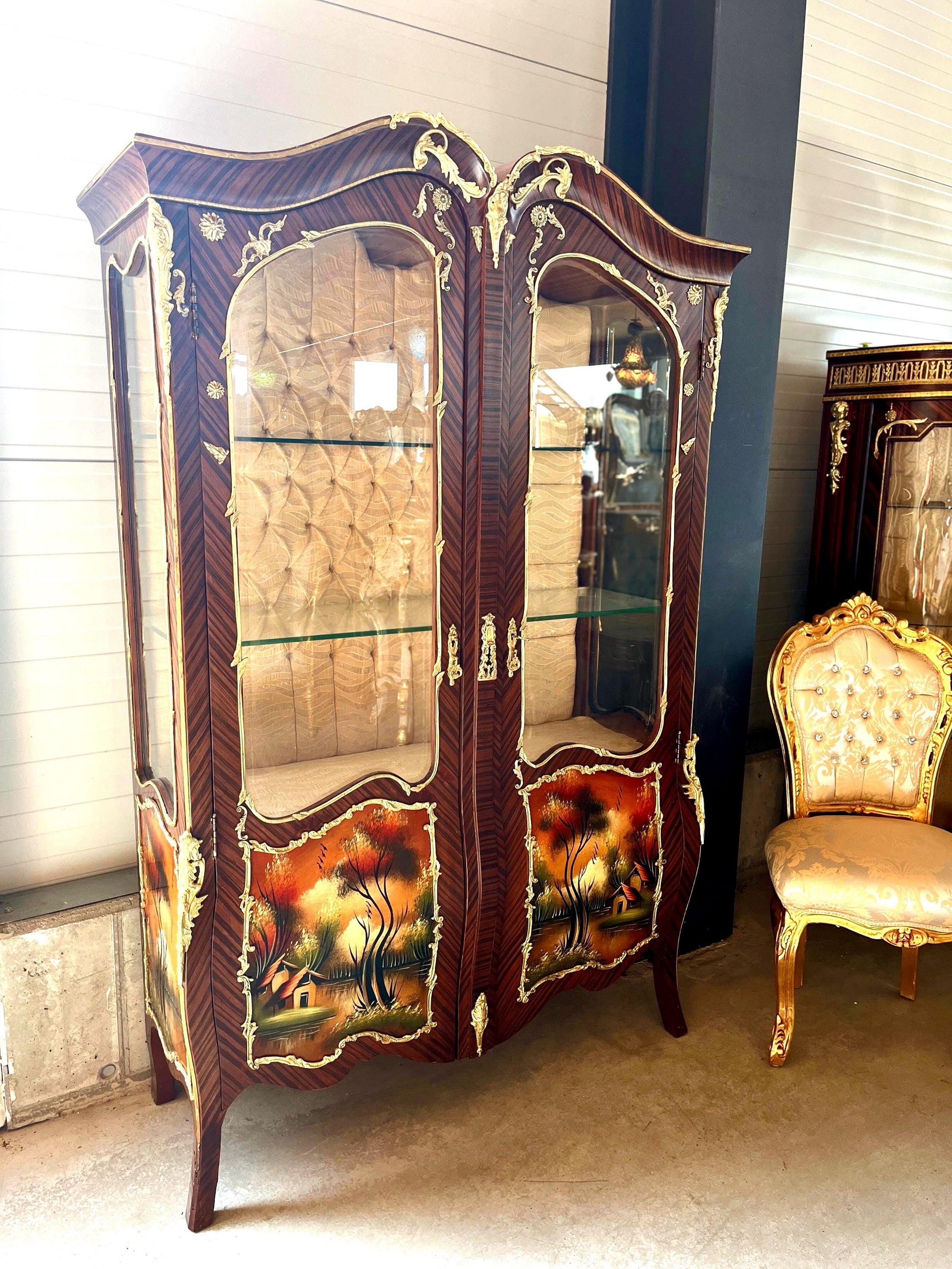 Vitrine Retro Baroque Style Display Cabinet French Antique Style Wooden Glass Showcase in Oil Painted for Home Decoration