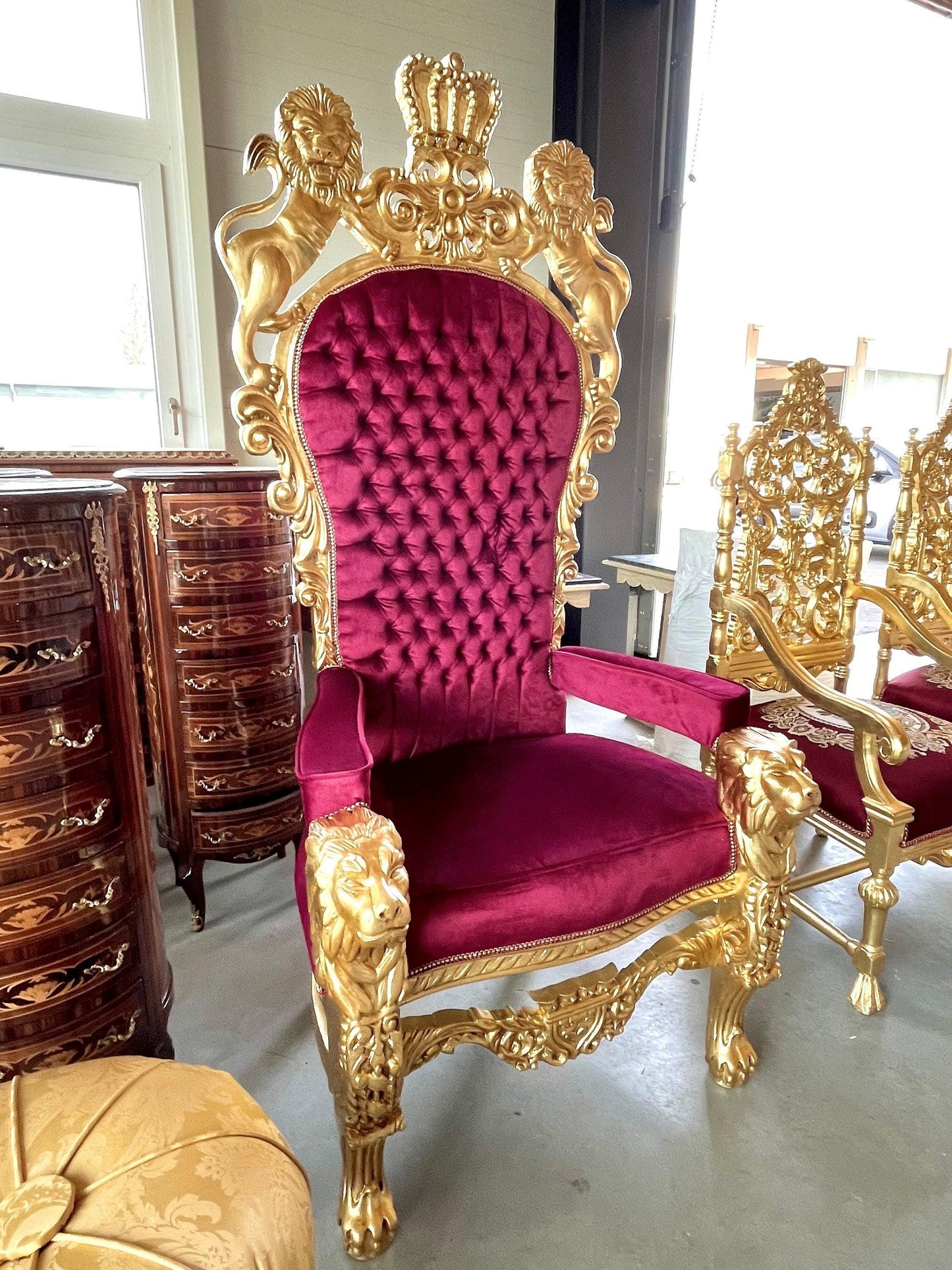 Huge Armchair Gold Crown Lion King Throne Velvet Red Baroque Style King Chair in Gold Finish fir Xmas Party Event Dècor- LIMITED EDITION