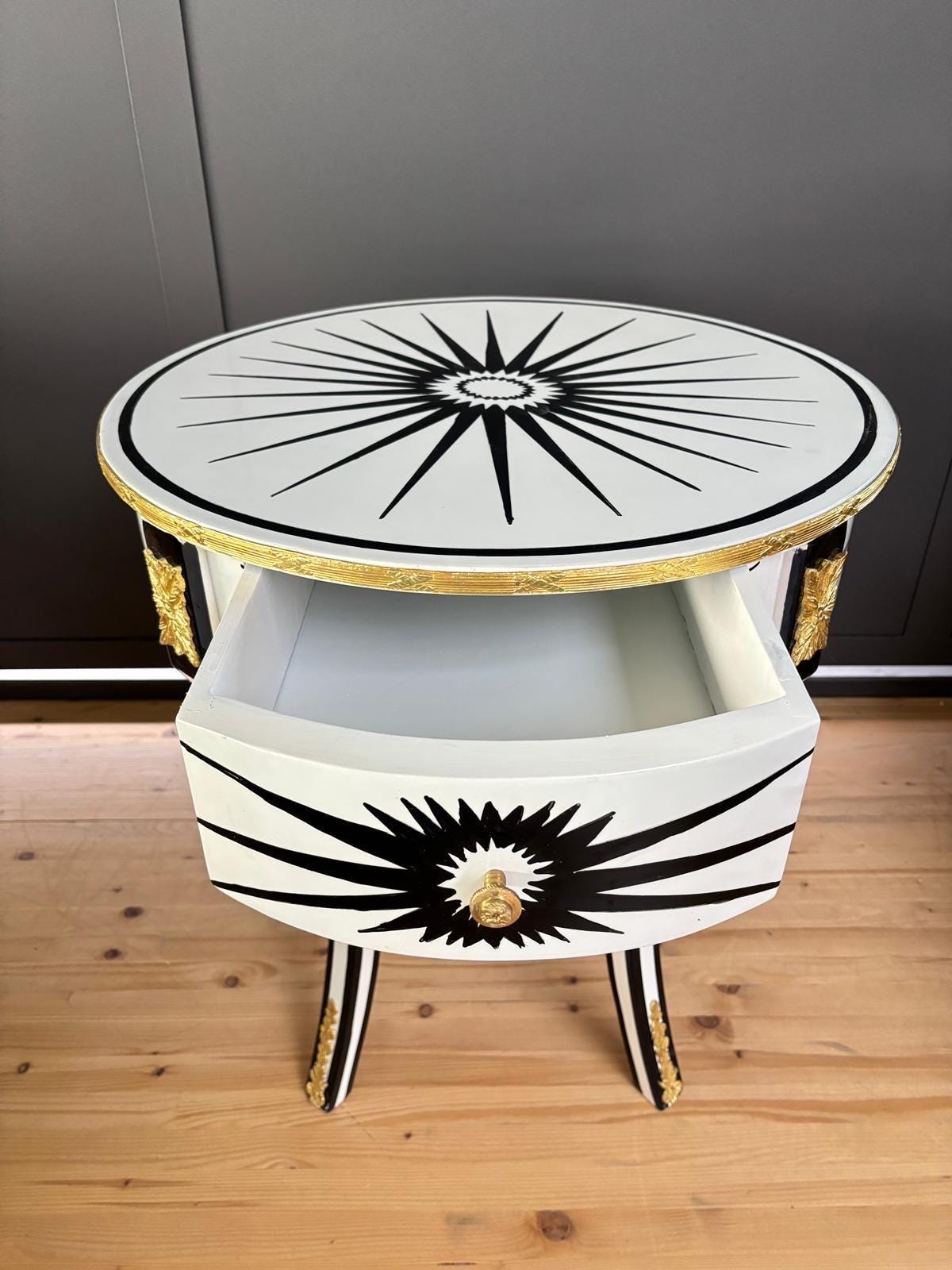 Runder Tee-und Kaffeetisch im Art-Deco-Stil/Art-Deco Round Tea Caffè Side Table