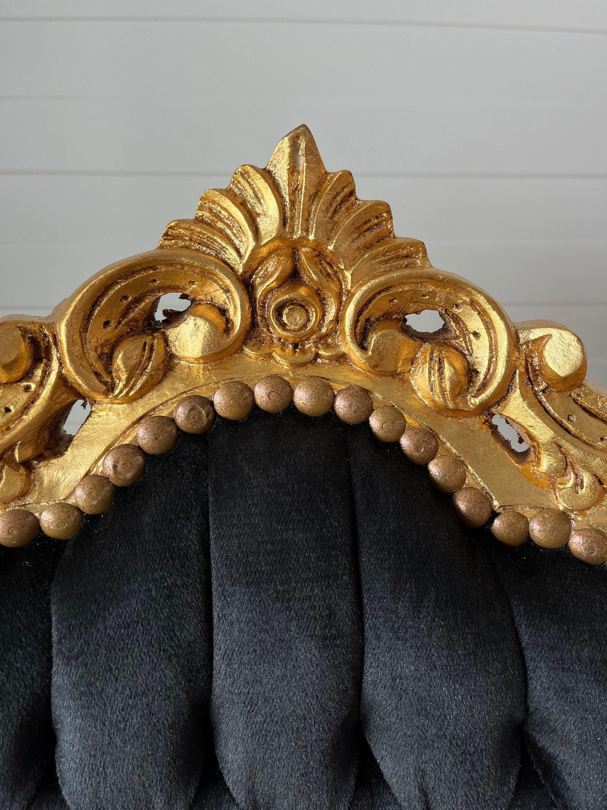 Armchair French Louis Style Black Velvet Chair Antique Style Baroque Rococo Style Armchair in Gold Finish Velvet Black for Home