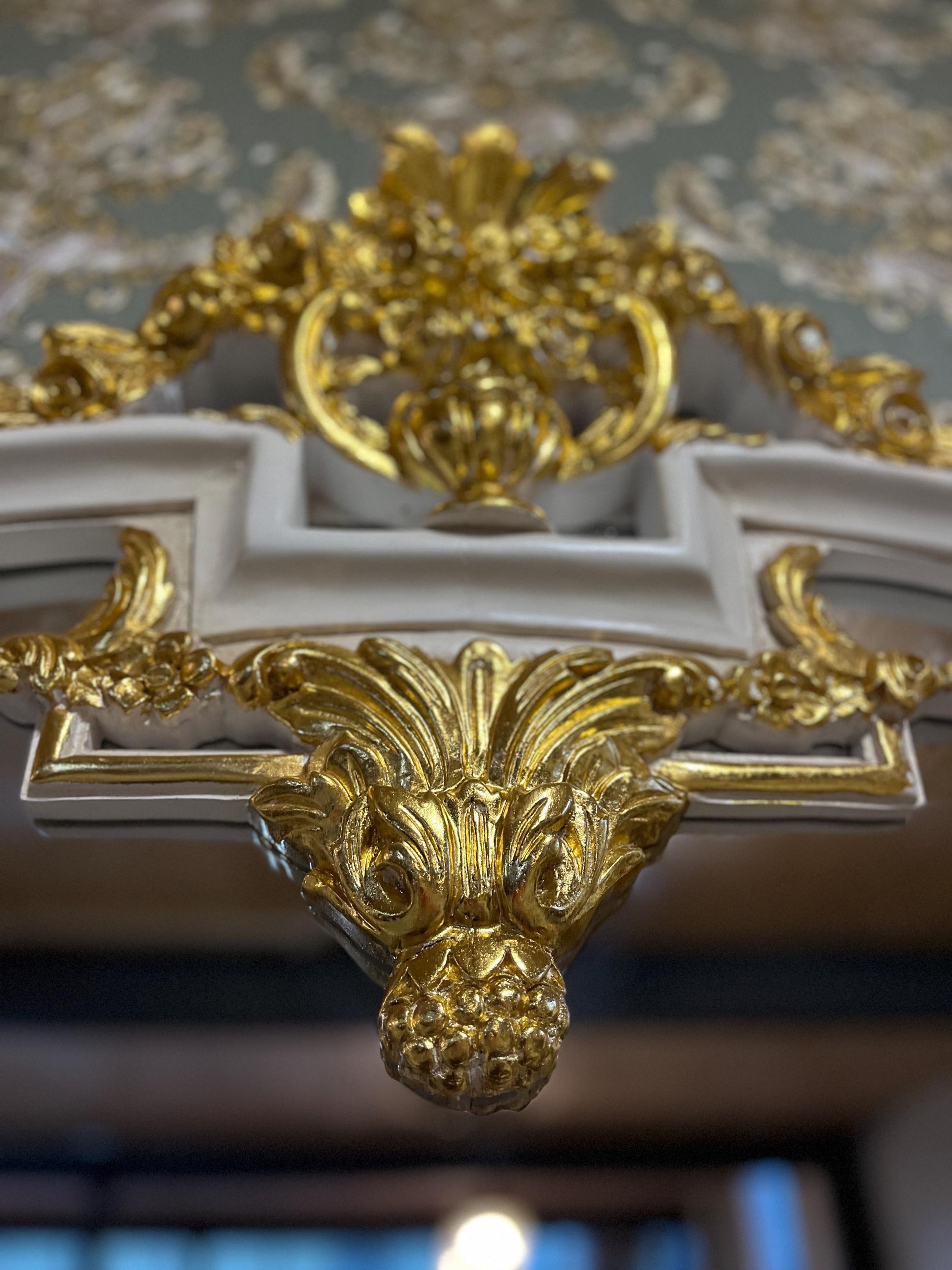 Deluxe Table Console Mirror Set French Antique Style Baroque Rococo Style Red Marble Slab Top in Gold Finish for Home Decor for Hotel Decor