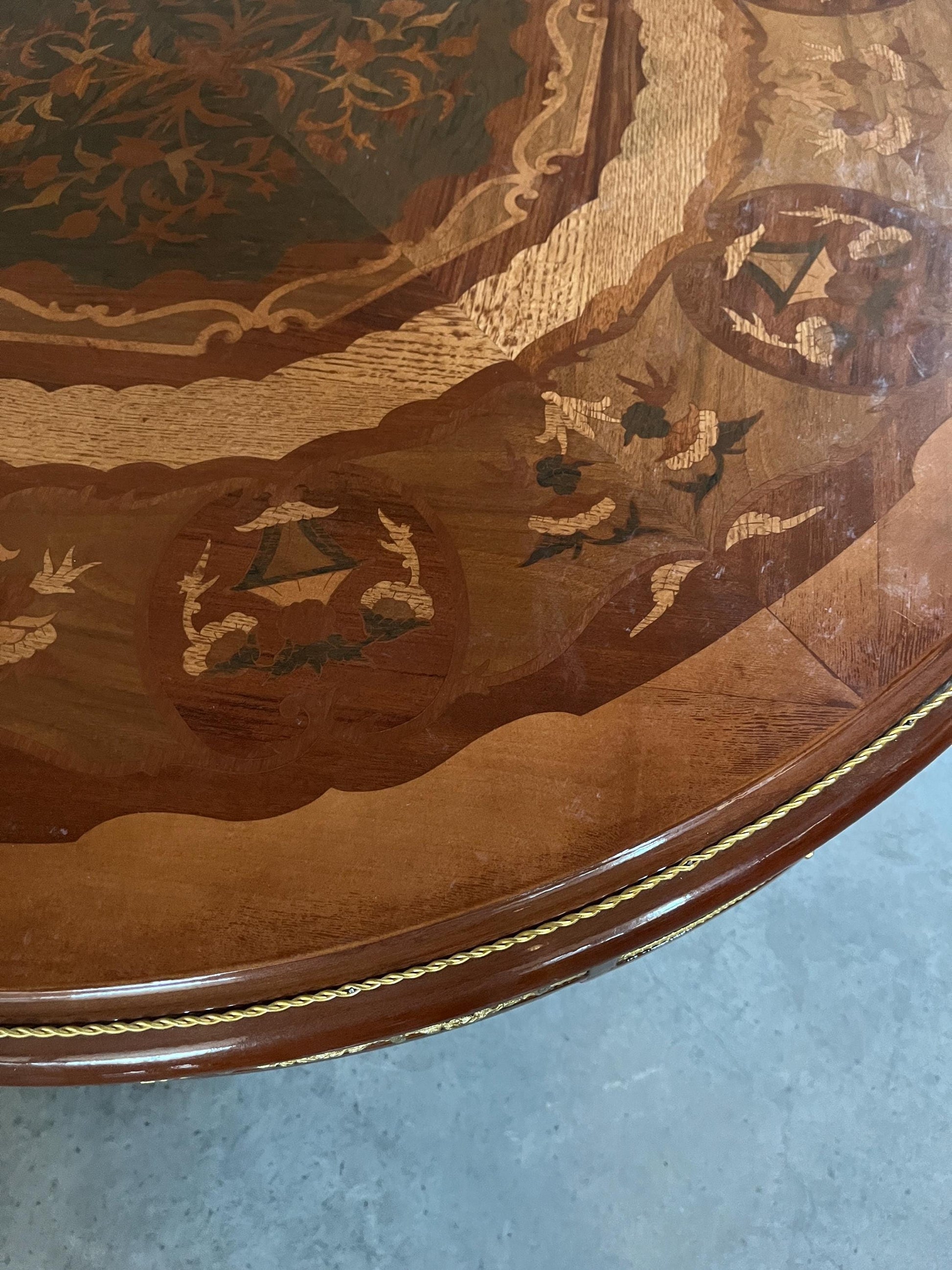 Round Dining Table Retro Baroque Style Wooden Brown Table Antique Italian Style Wooden Round Table for Home Decor