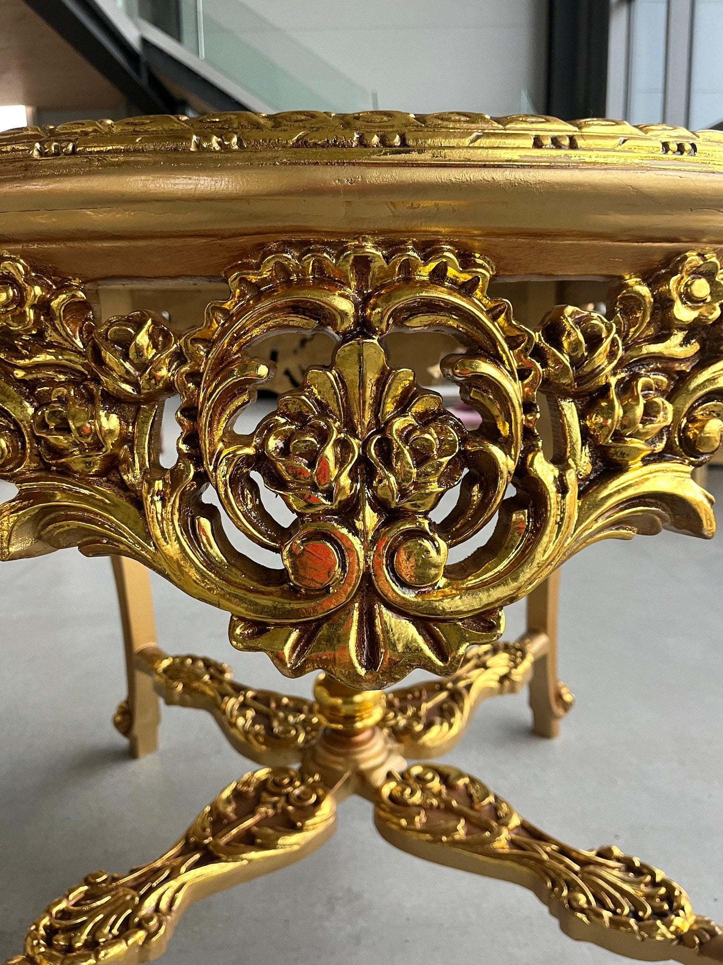 Round Table Retro Baroque Rococo Style Marble Top French Antique Style Wooden Table Gold Finish for Home Decor