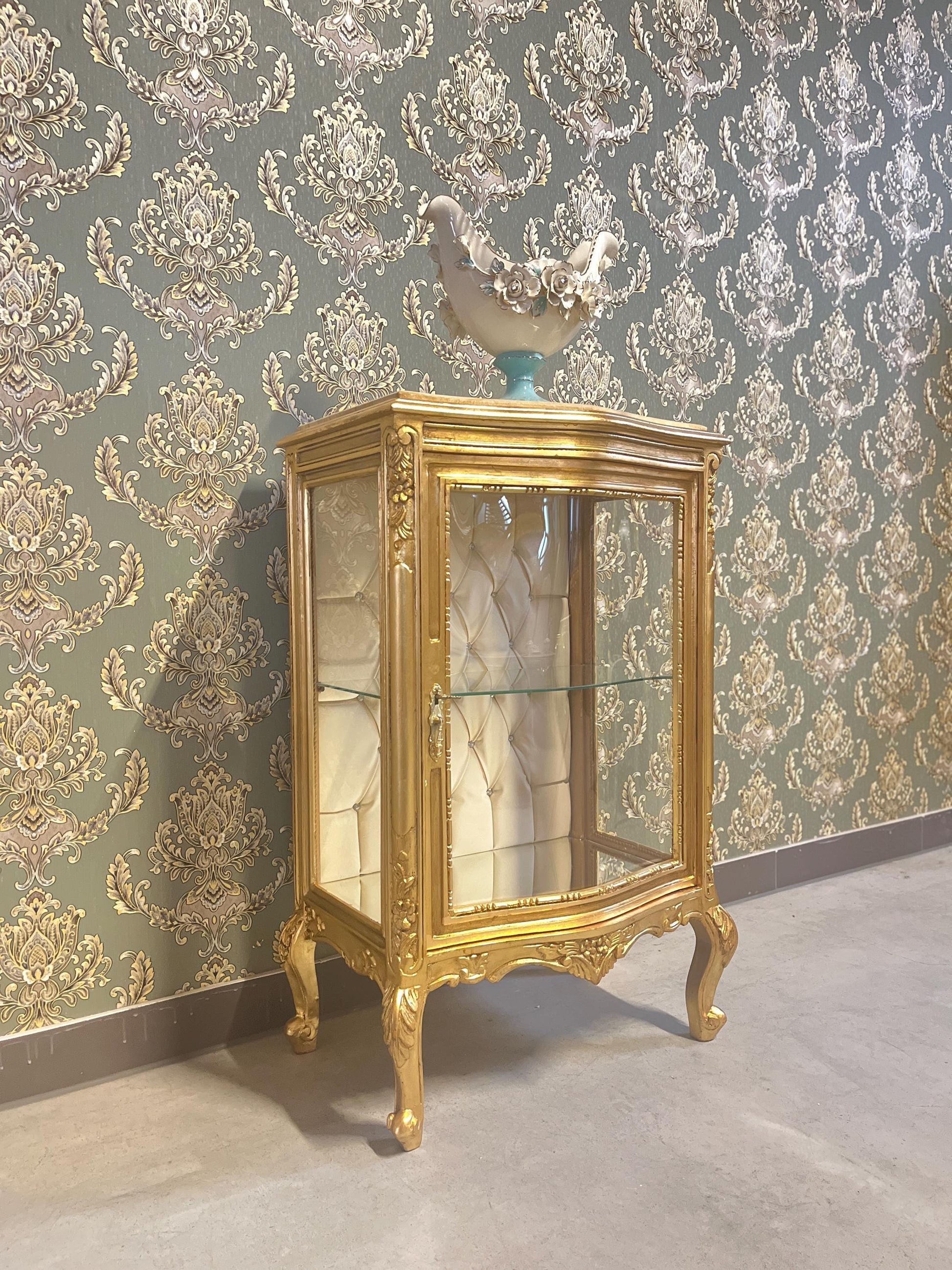 Showcase French Louis Style Display Çabinet in Gold Finish Retro Baroque Antique Style Glass Cabinet for Living Room Home Decor