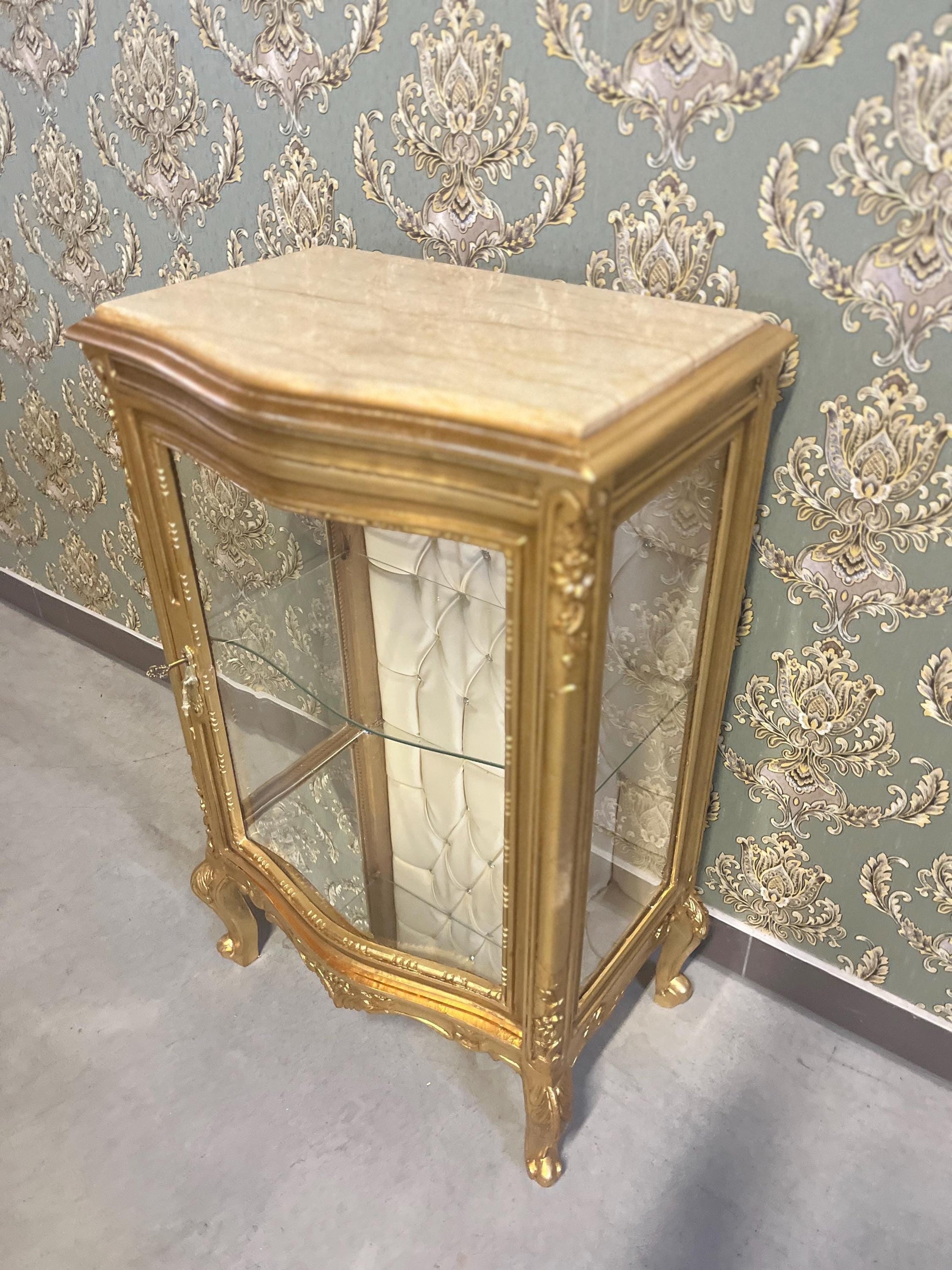 Showcase French Louis Style Display Çabinet in Gold Finish Retro Baroque Antique Style Glass Cabinet for Living Room Home Decor