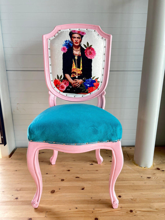 Accent Chair Pink Frame Classic Baroque Style Wooden Chair in Turquoise Color Velvet Frida K. Print for Home Decor