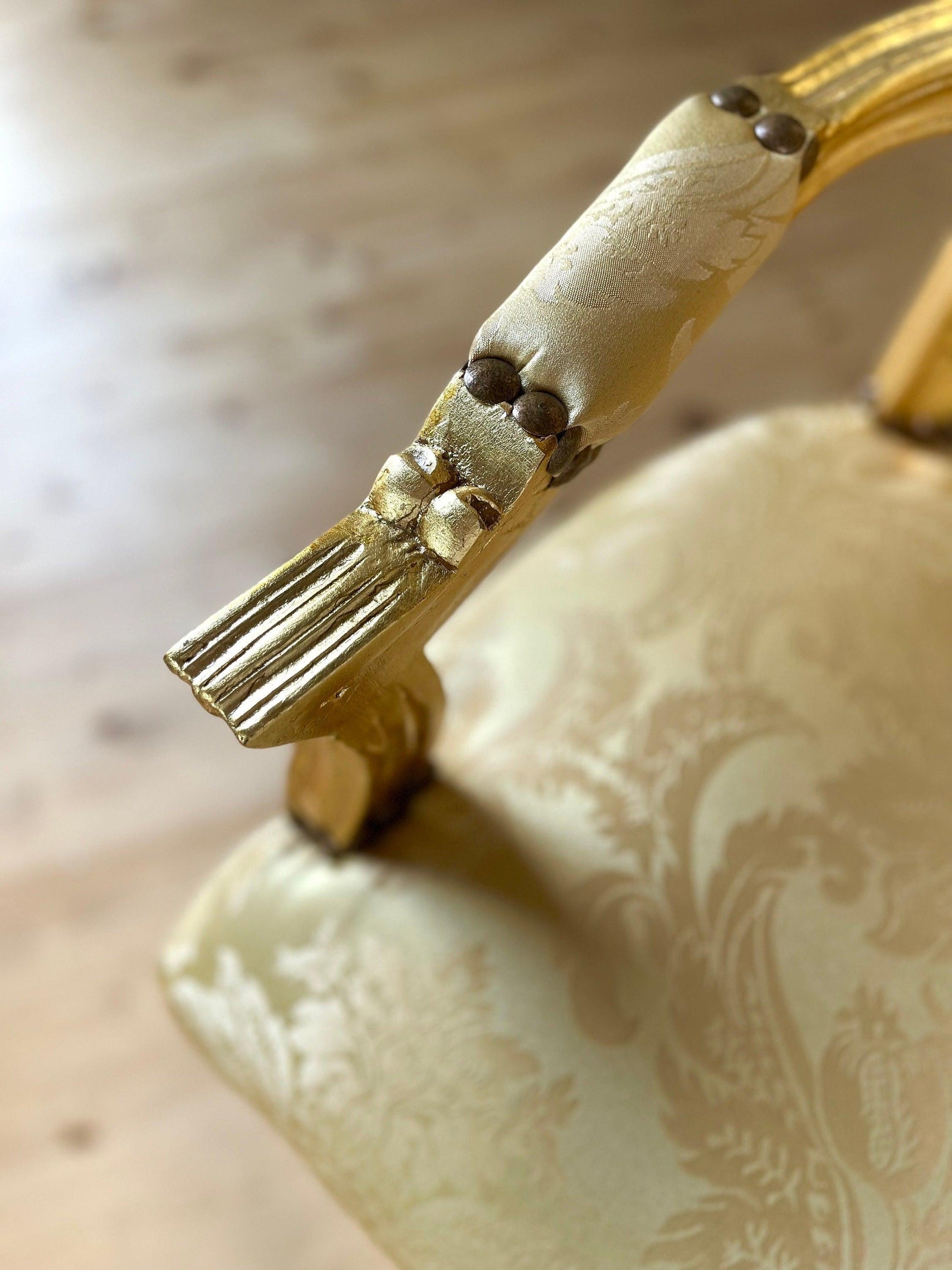Armchair French Louis XV Style in Gold Finish Retro Baroque Rococo Style Chair Handcrafted for Home Decor