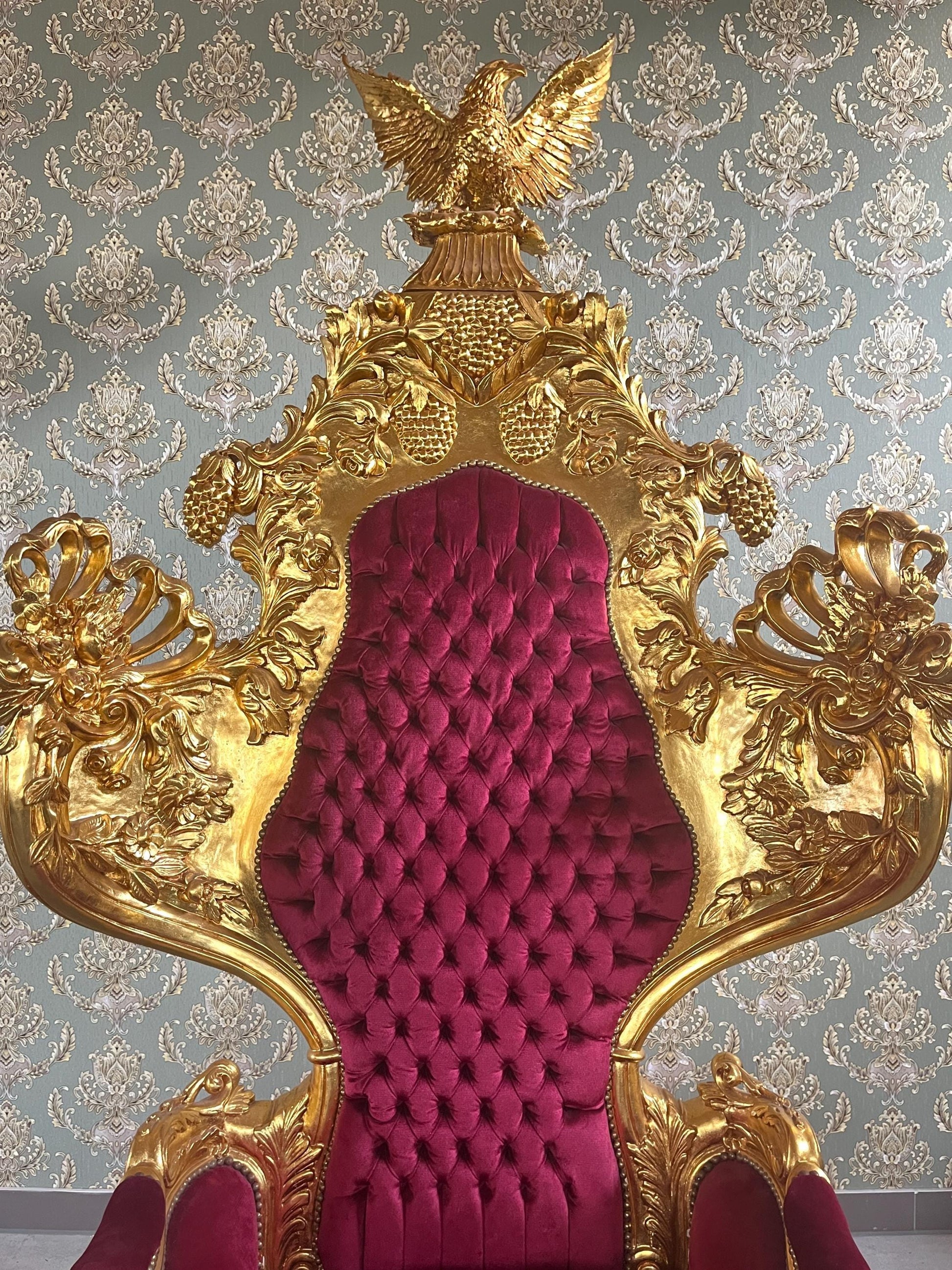 Huge Armchair Baroque Rococo Style King Throne Eagle Sculpture Red Velvet Gold Finish King Chair for Event Party Decor