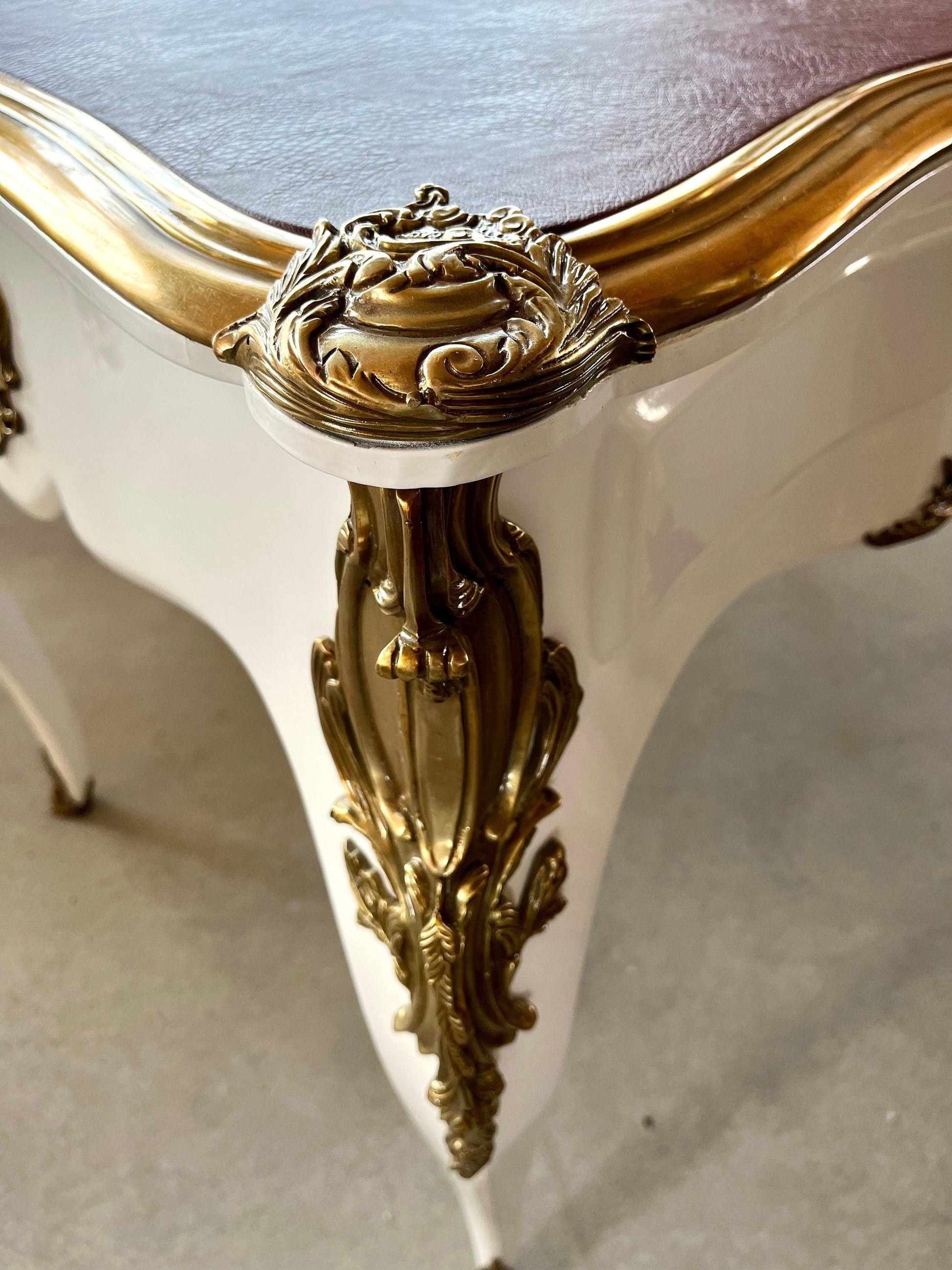 Luxurious Wooden Desk Antique Baroque Style Writing Desk with Bronze Ornament Lacquered in White & Top Surface in Bordeaux Color - LIMITED