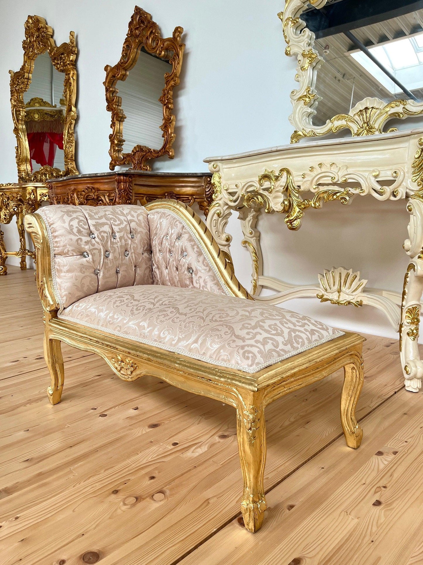Bench French Louis Style Small Chaise Longue in Beige Fabric Retro Baroque Style Ottoman for Home Decor in Gold Finish