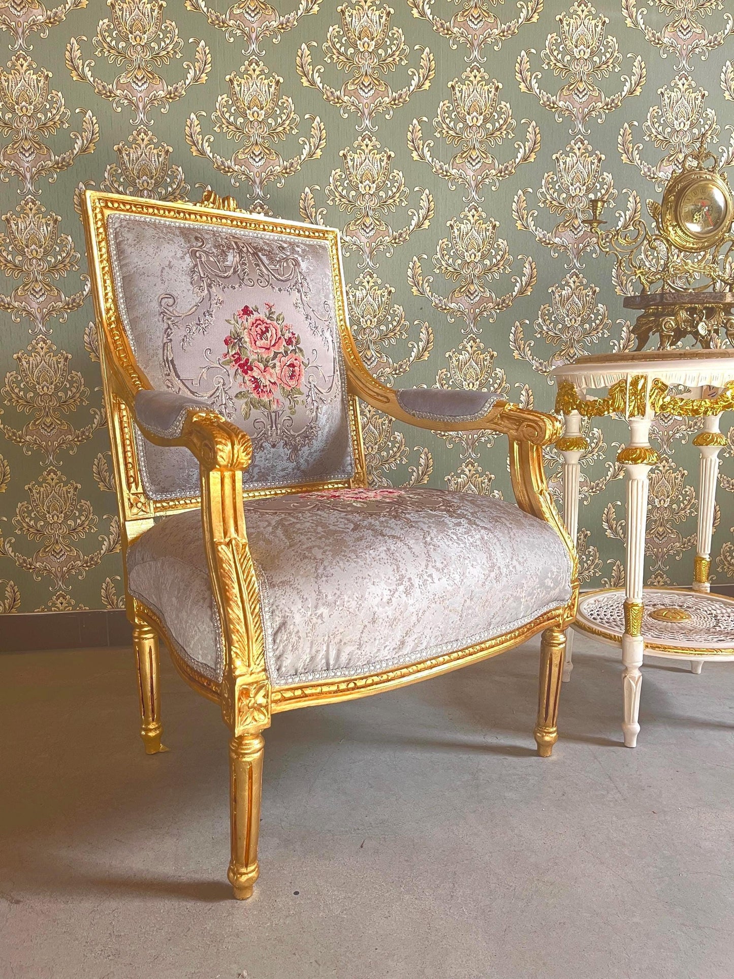 Armchair & Table Set French Antique Style Gold Finish Lounge Chair Set Louis XV Baroque Rococo Style Chair Table Set for Living Room Decor