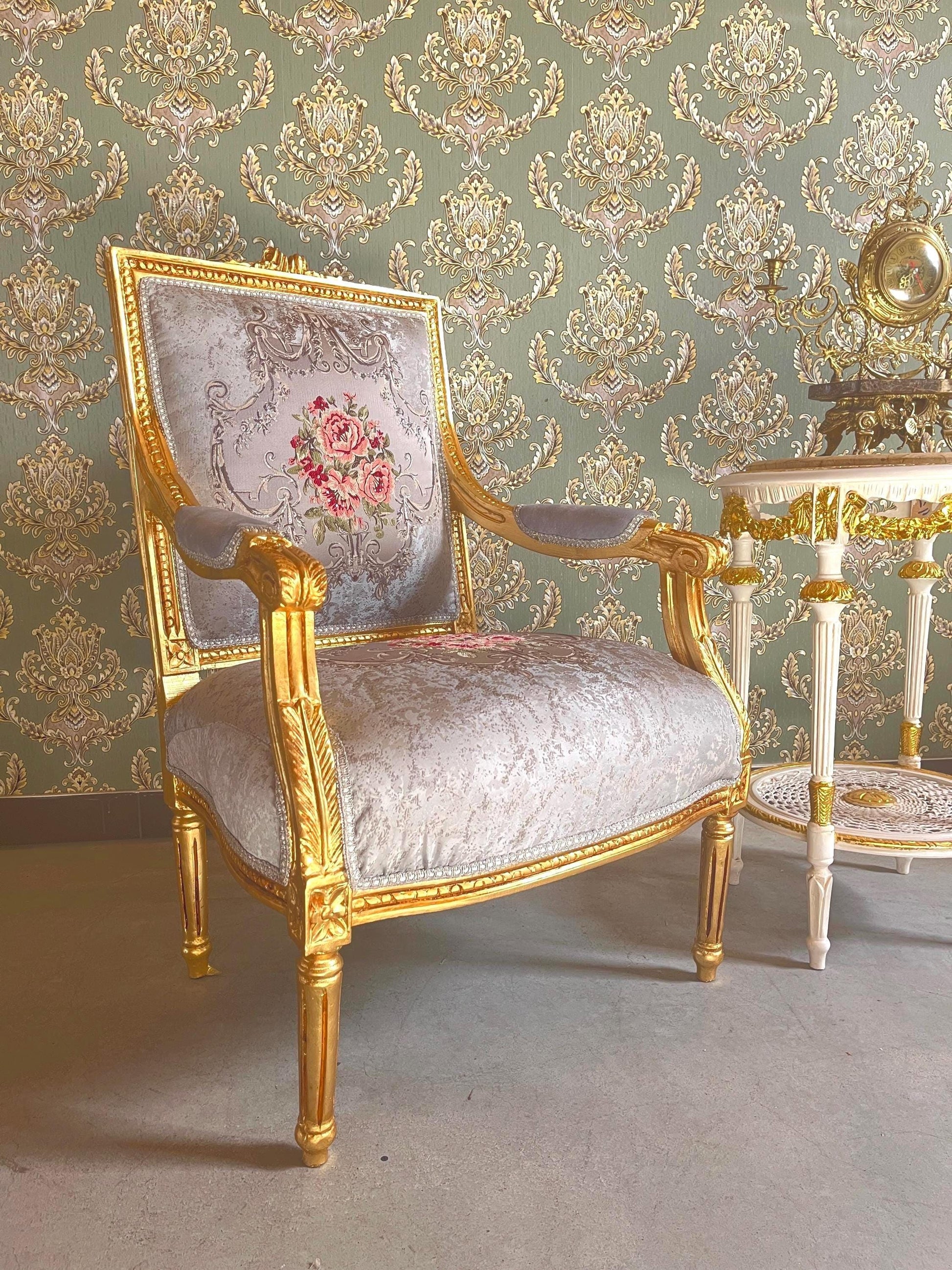 Armchair & Table Set French Antique Style Gold Finish Lounge Chair Set Louis XV Baroque Rococo Style Chair Table Set for Living Room Decor
