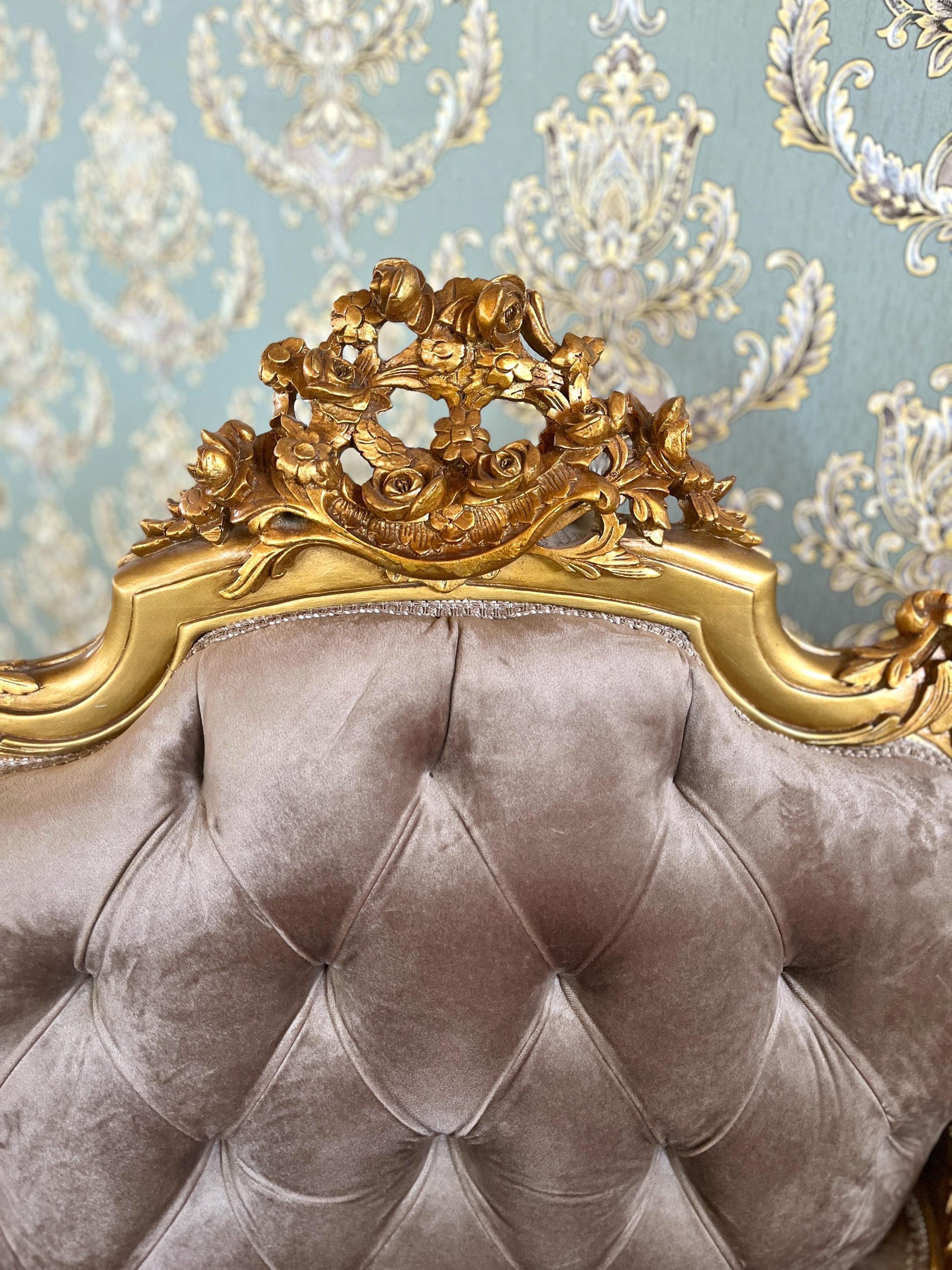 Armchair Table Set Deluxe Antique Style in Gold Finish Royal Style Chairs and Table Baroque Rococo Style Chair Set for Hotel Lobby Decor