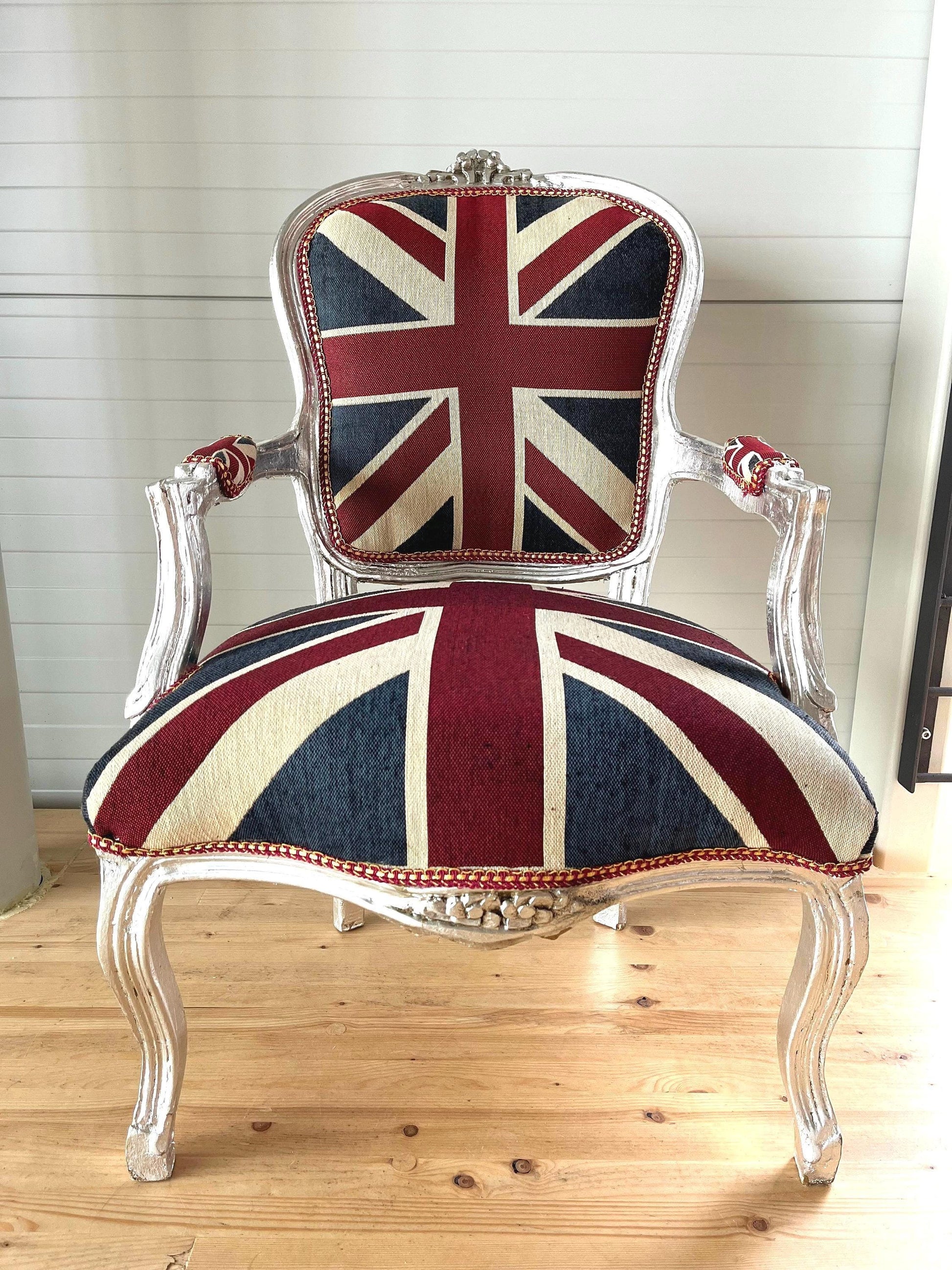 Französischer Sessel im Louis-Barock-Stil / French Baroque Style Armchair in Union Jack Silver Frame