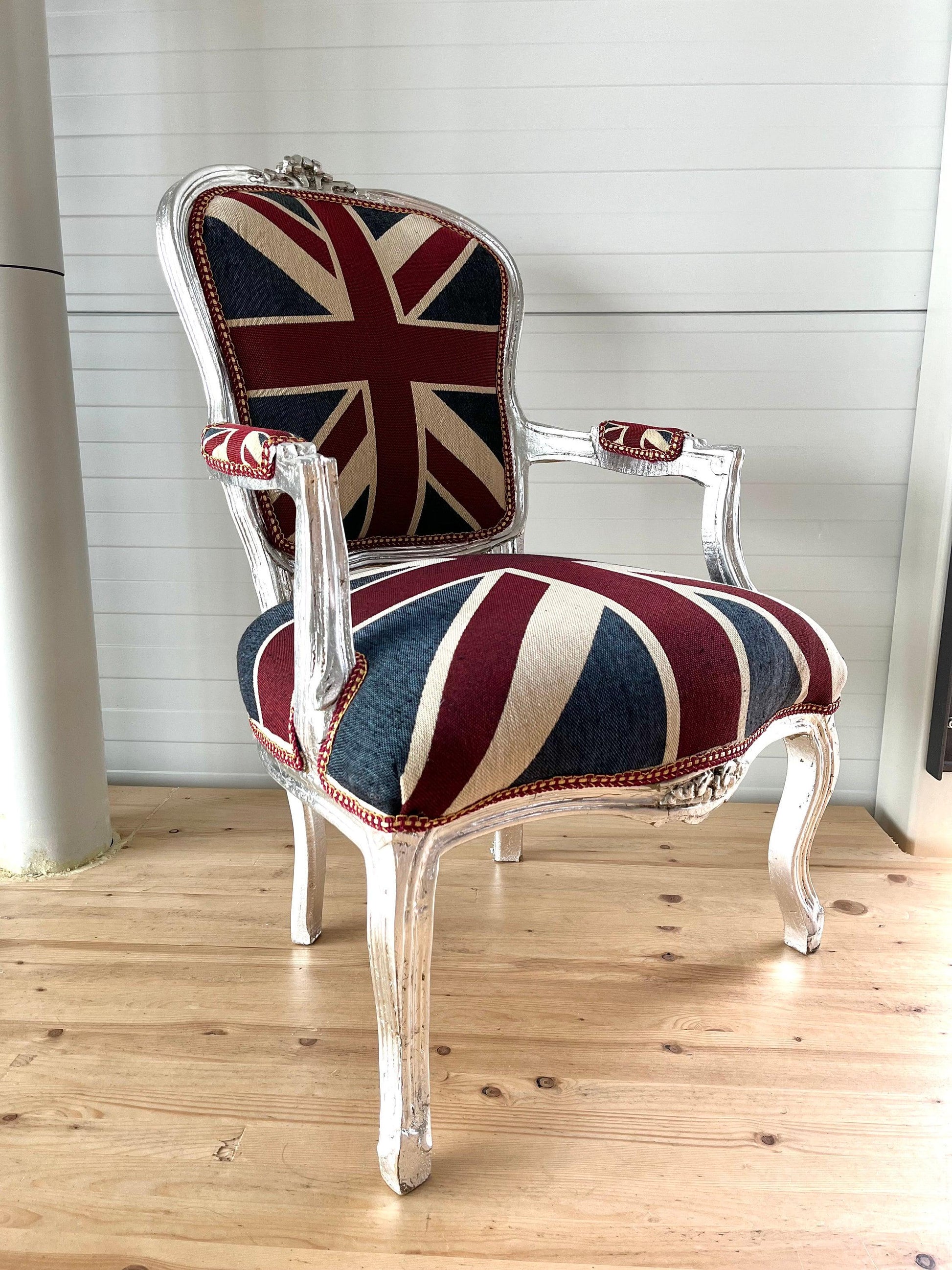 Französischer Sessel im Louis-Barock-Stil / French Baroque Style Armchair in Union Jack Silver Frame