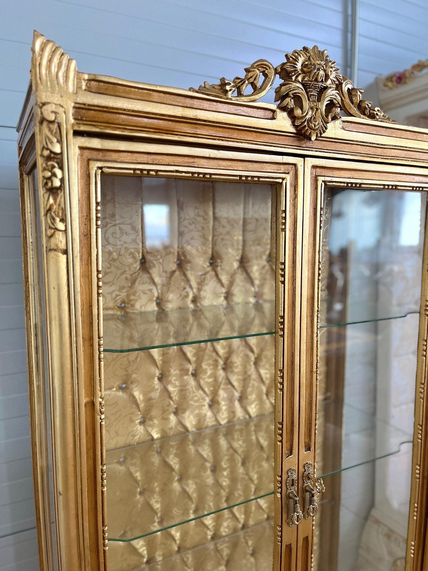 Display Cabinet Glass & Wood French Louis Style Showcase Antique Style Reproduction in Gold Finish Retro Baroque Style Display Cabinet