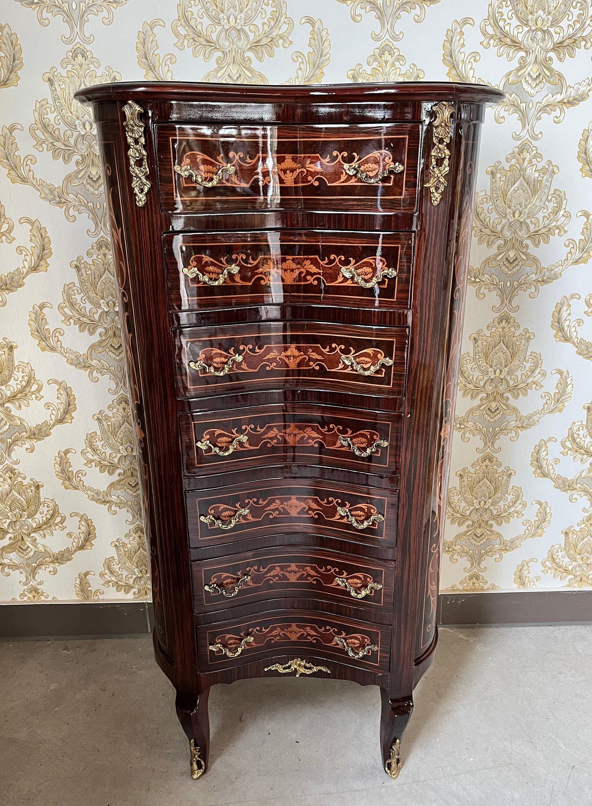 Hohe geschwungene Kommode im Barockstil / Baroque Style Tall Curved Chest of Drawer