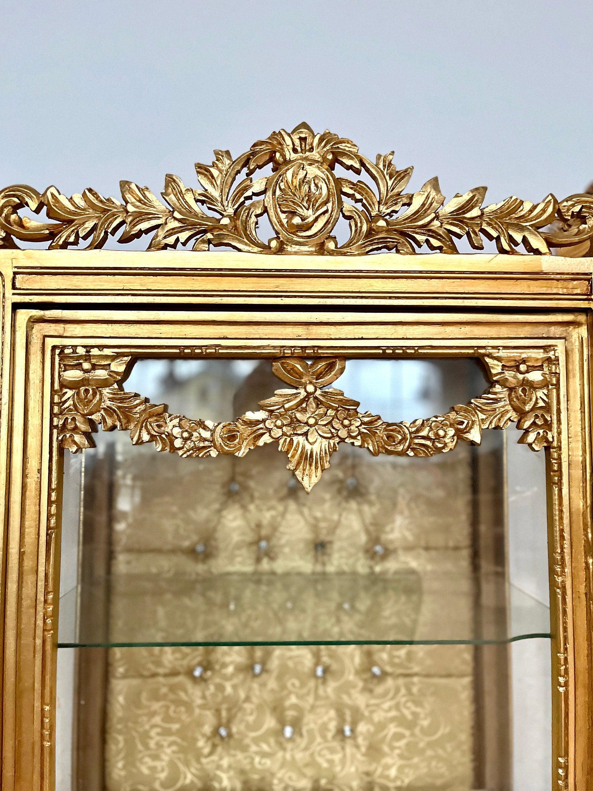 Display Cabinet French Louis XV Style Showcase Antique Style Reproduction in Gold Finish Retro Baroque Style Display Cabinet