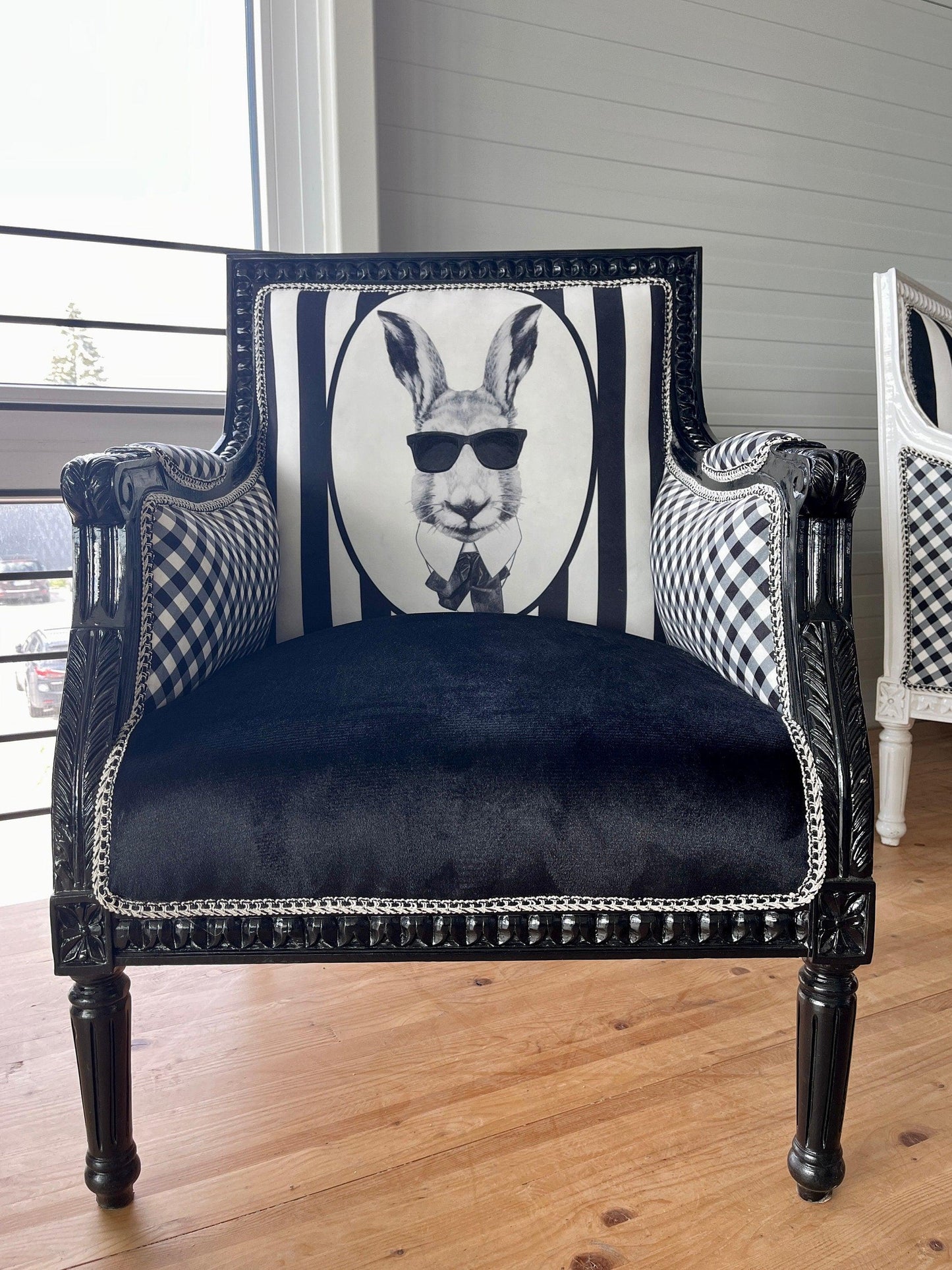 Armchair Classic Baroque Style in Black & White Velvet Cool Rabbit Print Square Armchair for Birthday Party Special Event Commercial Decò