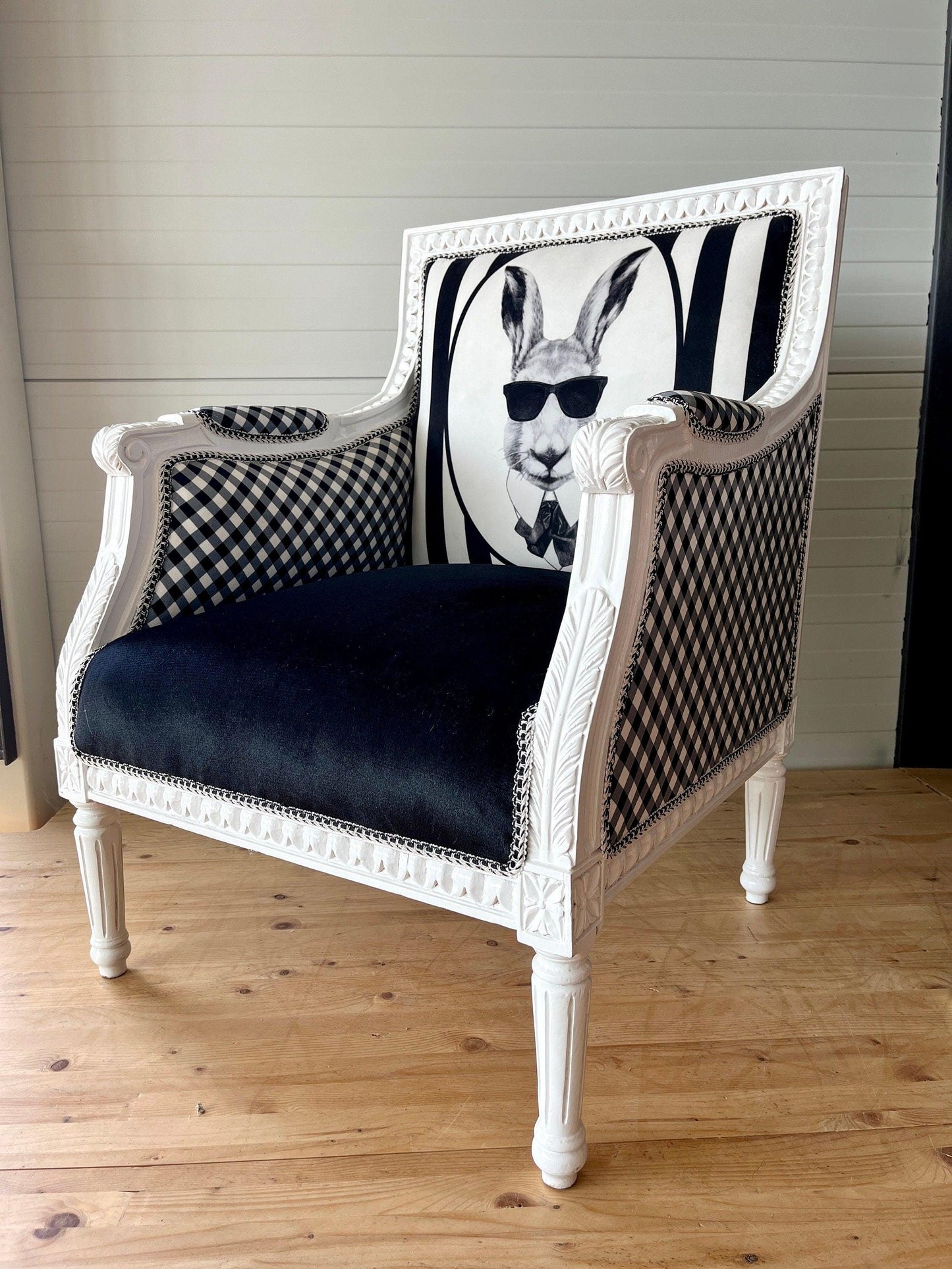 Armchair Classic Baroque Style in Black & White Velvet Cool Rabbit Print Square Armchair for Birthday Party Special Event Commercial Decò