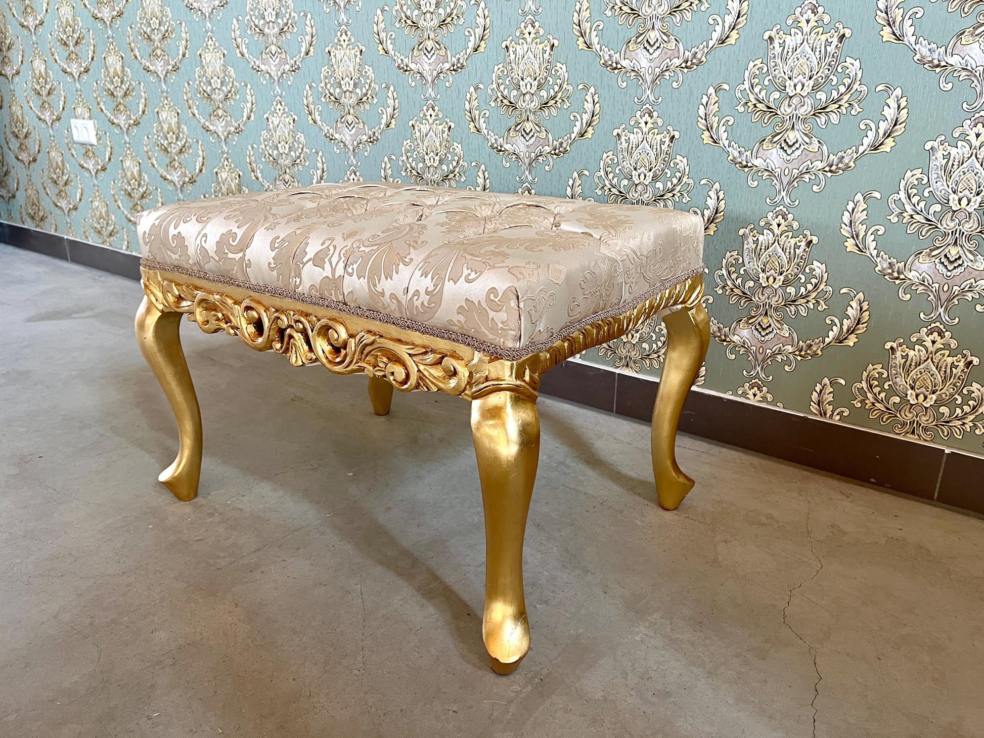 Small Square Bench Retro Baroque Rococo Style Ottoman in Beige Colour Flower Pattern Jacquard Damask in Gold Finish for Home Deco Xmas Gift