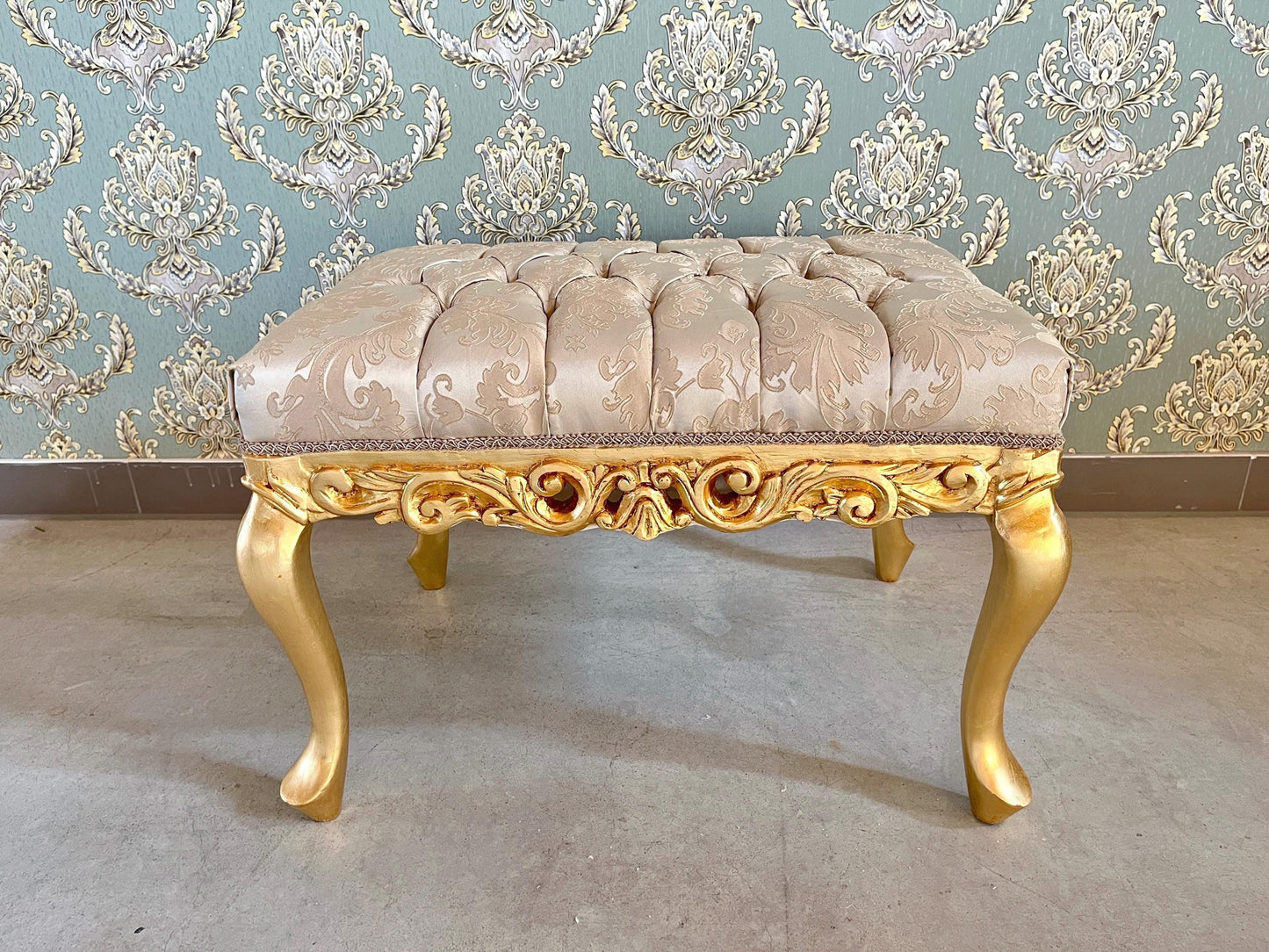 Small Square Bench Retro Baroque Rococo Style Ottoman in Beige Colour Flower Pattern Jacquard Damask in Gold Finish for Home Deco Xmas Gift
