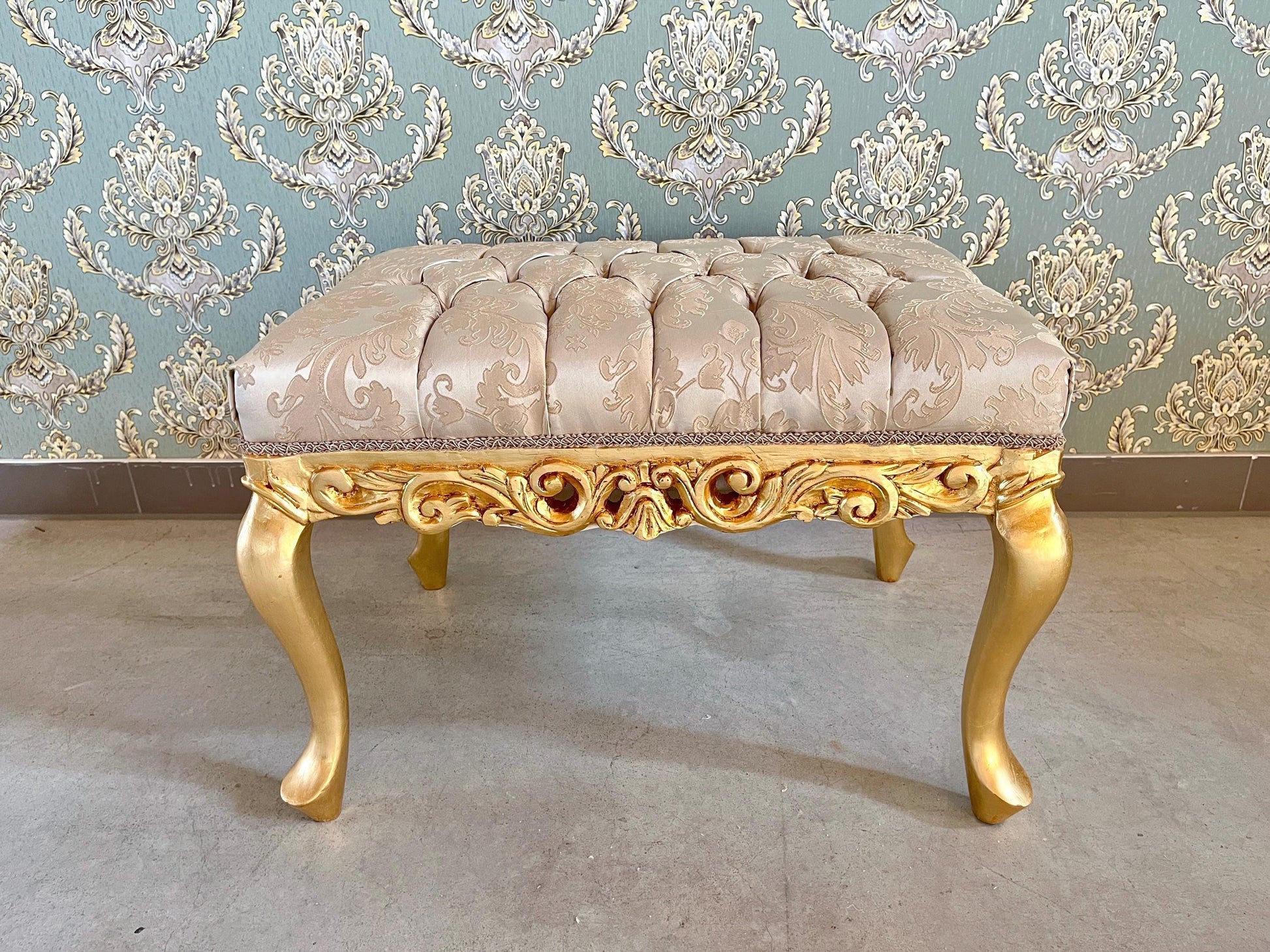 Small Square Bench Retro Baroque Rococo Style Ottoman in Beige Colour Flower Pattern Jacquard Damask in Gold Finish for Home Deco Xmas Gift