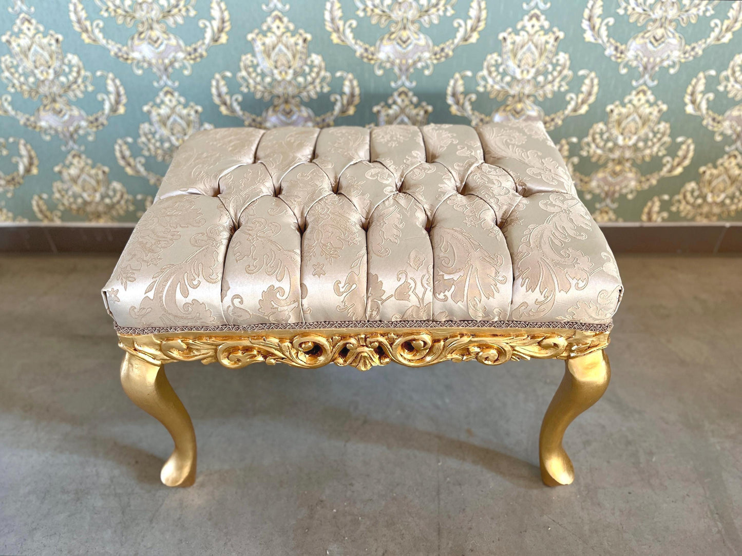 Small Square Bench Retro Baroque Rococo Style Ottoman in Beige Colour Flower Pattern Jacquard Damask in Gold Finish for Home Deco Xmas Gift