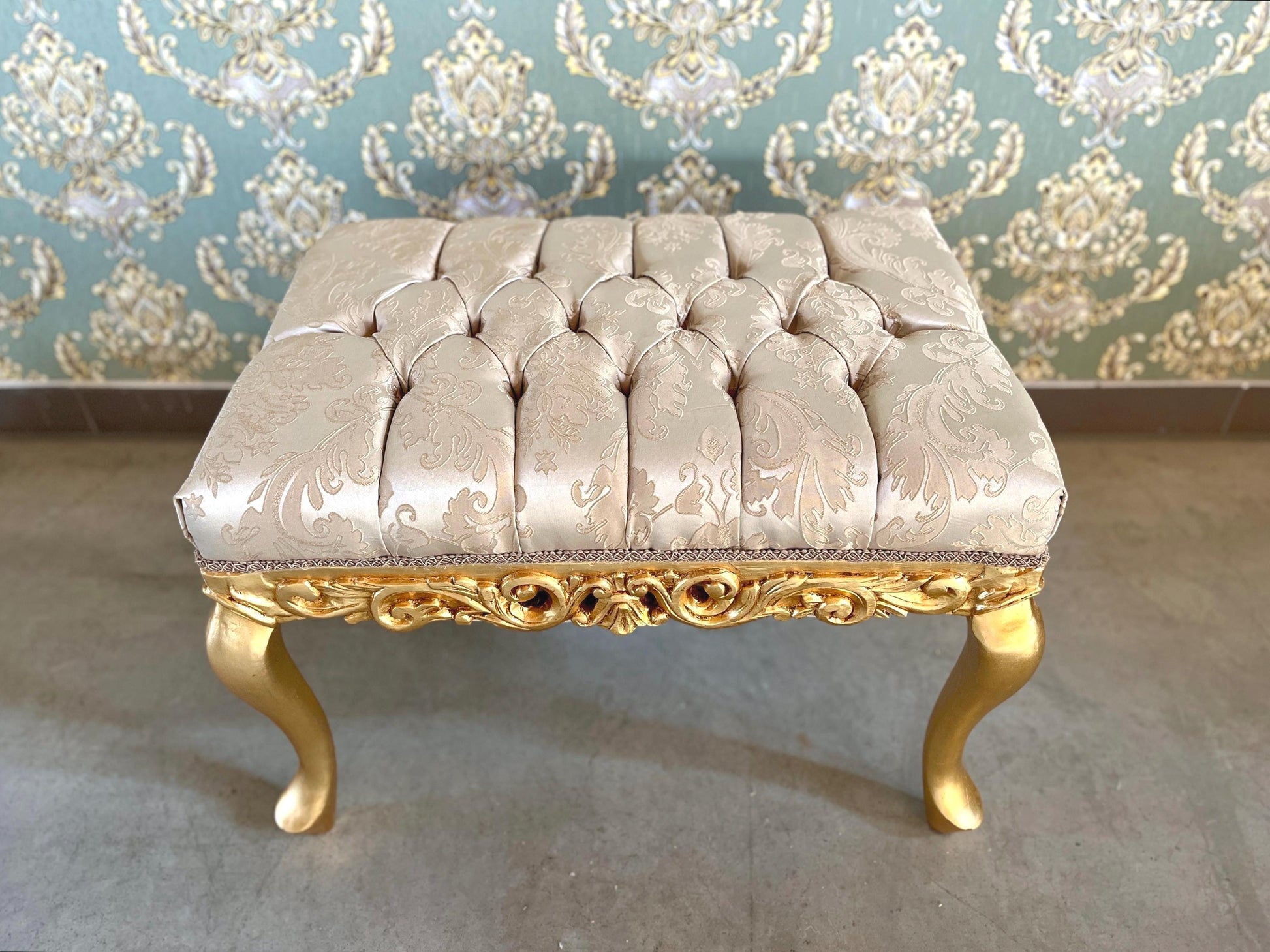 Small Square Bench Retro Baroque Rococo Style Ottoman in Beige Colour Flower Pattern Jacquard Damask in Gold Finish for Home Deco Xmas Gift
