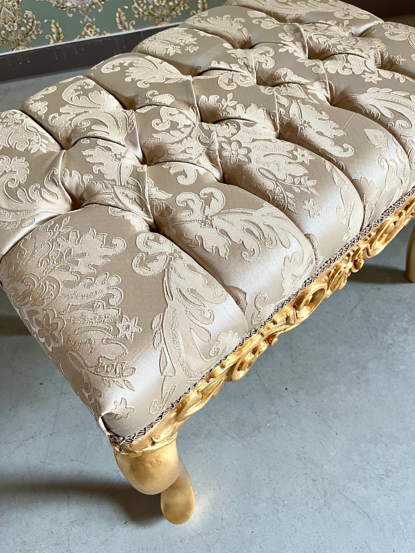 Small Square Bench Retro Baroque Rococo Style Ottoman in Beige Colour Flower Pattern Jacquard Damask in Gold Finish for Home Deco Xmas Gift
