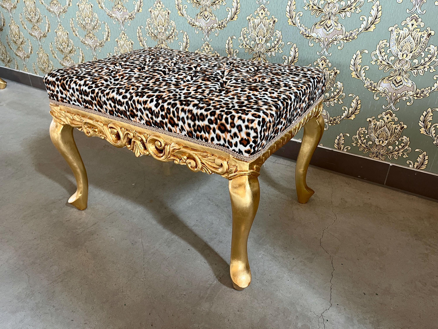 Small Square Bench Retro Baroque Rococo Style Ottoman in Leopard Print Velvet in Gold Finish for Furniture Gift Home Decor